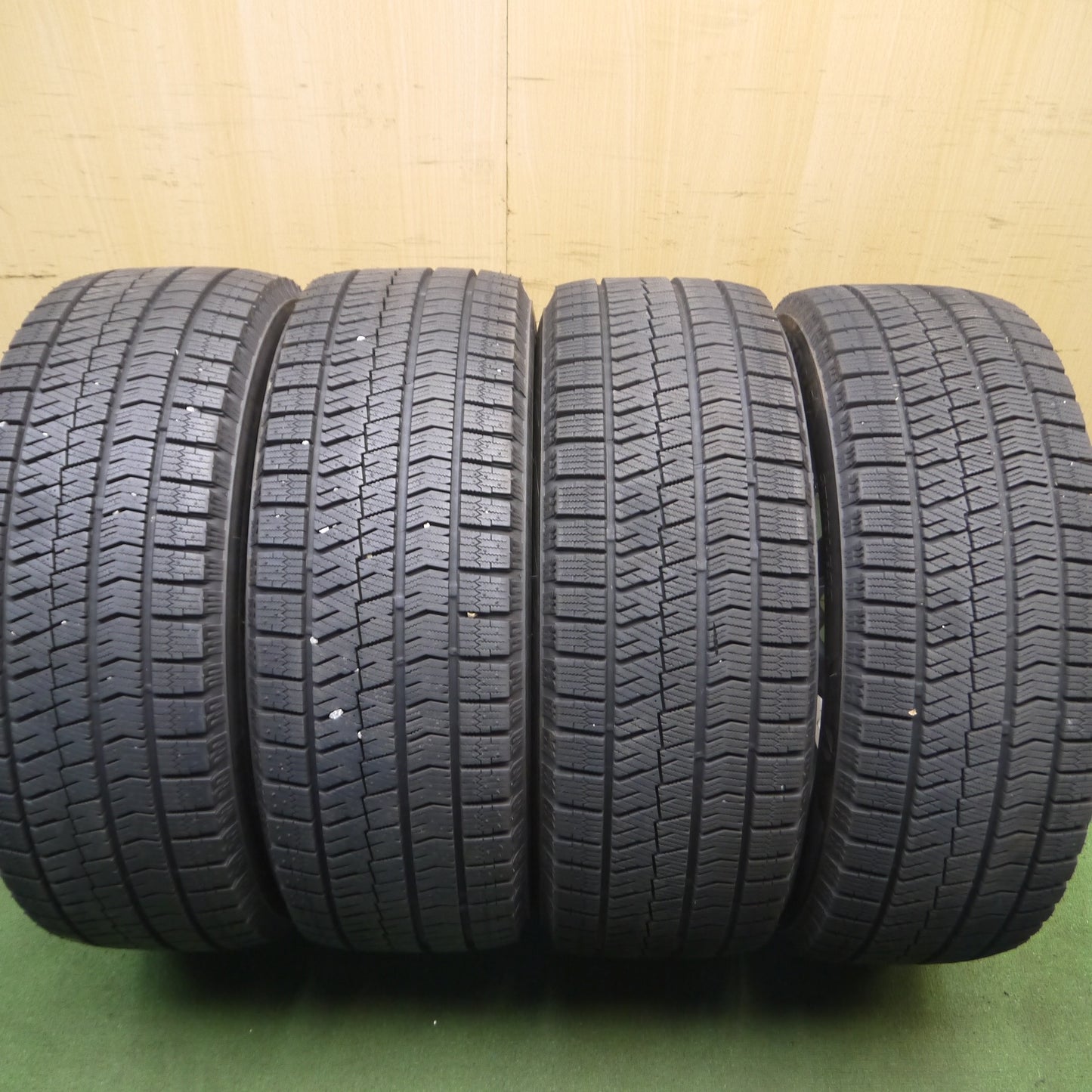 *送料無料*バリ溝！20年！キレイ！ほぼ10分★スタッドレス 215/55R17 ブリヂストン ブリザック VRX2 PREO プレオ 17インチ PCD114.3/5H★3112205Hス