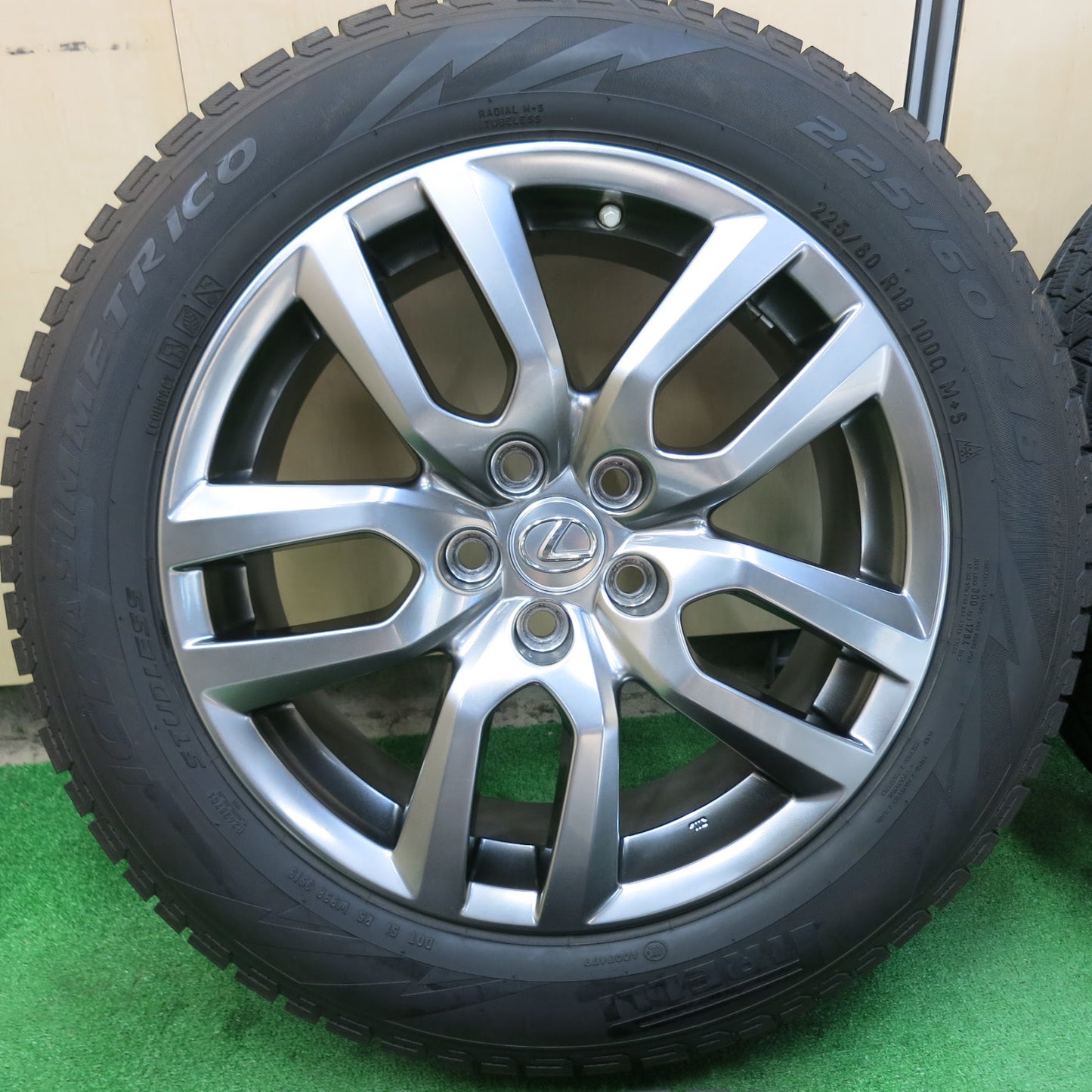 [送料無料]センサー付き！バリ溝！綺麗！9分★レクサス NX300h バージョンL 純正 225/60R18 スタッドレス ピレリアイスアシンメトリコ PCD114.3/5H★3051705ヒス