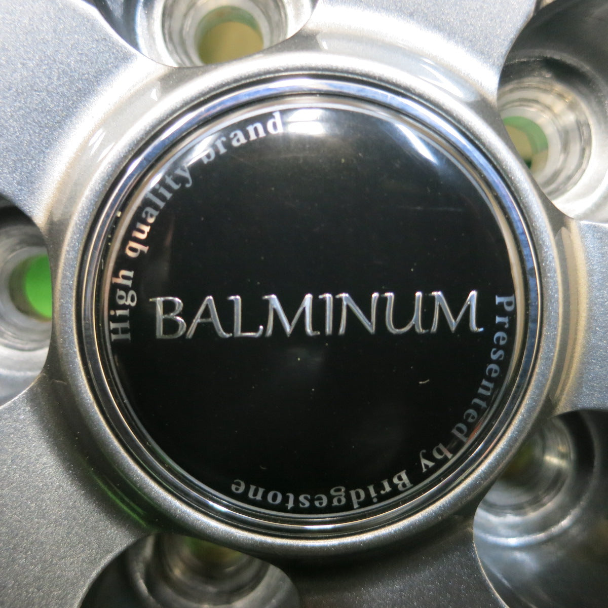 *送料無料*バリ溝！キレイ！8.5分★スタッドレス 205/55R16 ブリヂストン ブリザック VRX BALMINUM バルミナ 16インチ PCD100/5H★4010307イス