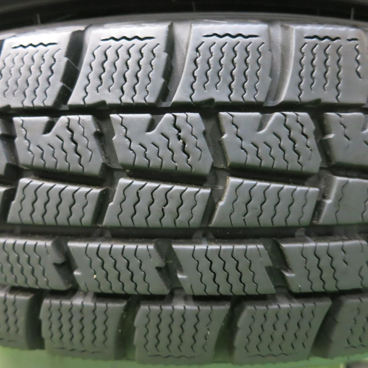 [送料無料]バリ溝！19年！キレイ！8.5分★スタッドレス 145/80R13 ダンロップ ウインターマックス WM01 SPORT ABELIA 13インチ PCD100/4H★3093009イス