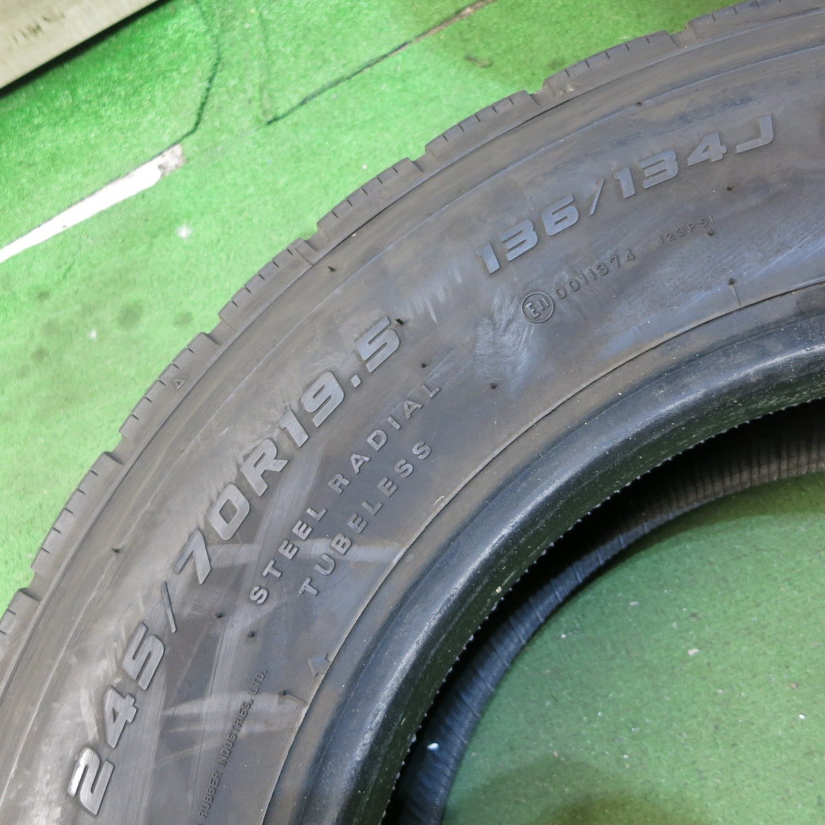 *送料無料* 2本価格★トラック タイヤ 245/70R19.5 136/134J ダンロップ エナセーブ SP688 デクテス ミックス 19.5インチ★4020202クスタ