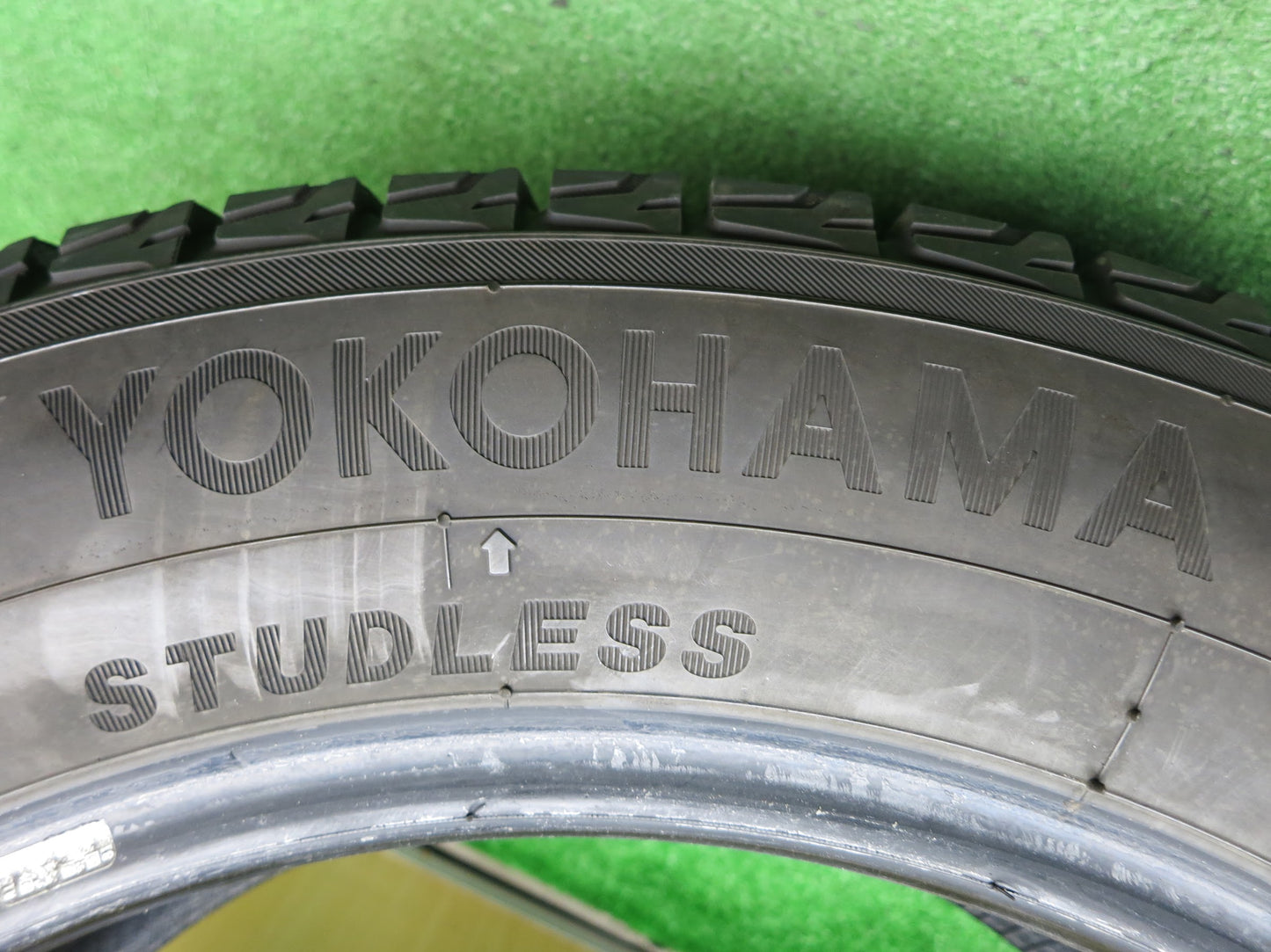 [送料無料]バリ溝！18年！8.5分★スタッドレス 225/60R17 ヨコハマ アイスガード G075 タイヤ 17インチ アルファード RAV4 ハリアー エルグランド等★★2112203Hスタ