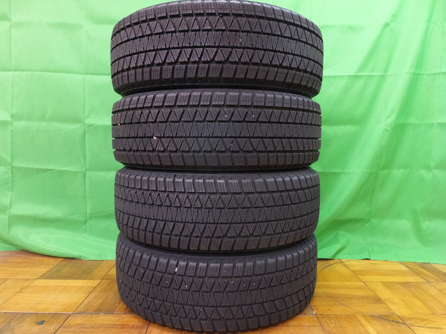 [送料無料]バリ溝！19年製！9.5分★スタッドレス ブリザック DM-V3 225/65R17 ブリヂストン 17インチ タイヤ ハリアー CX-3 CX-8 ヴァンガード 等★1122112ヒスタ