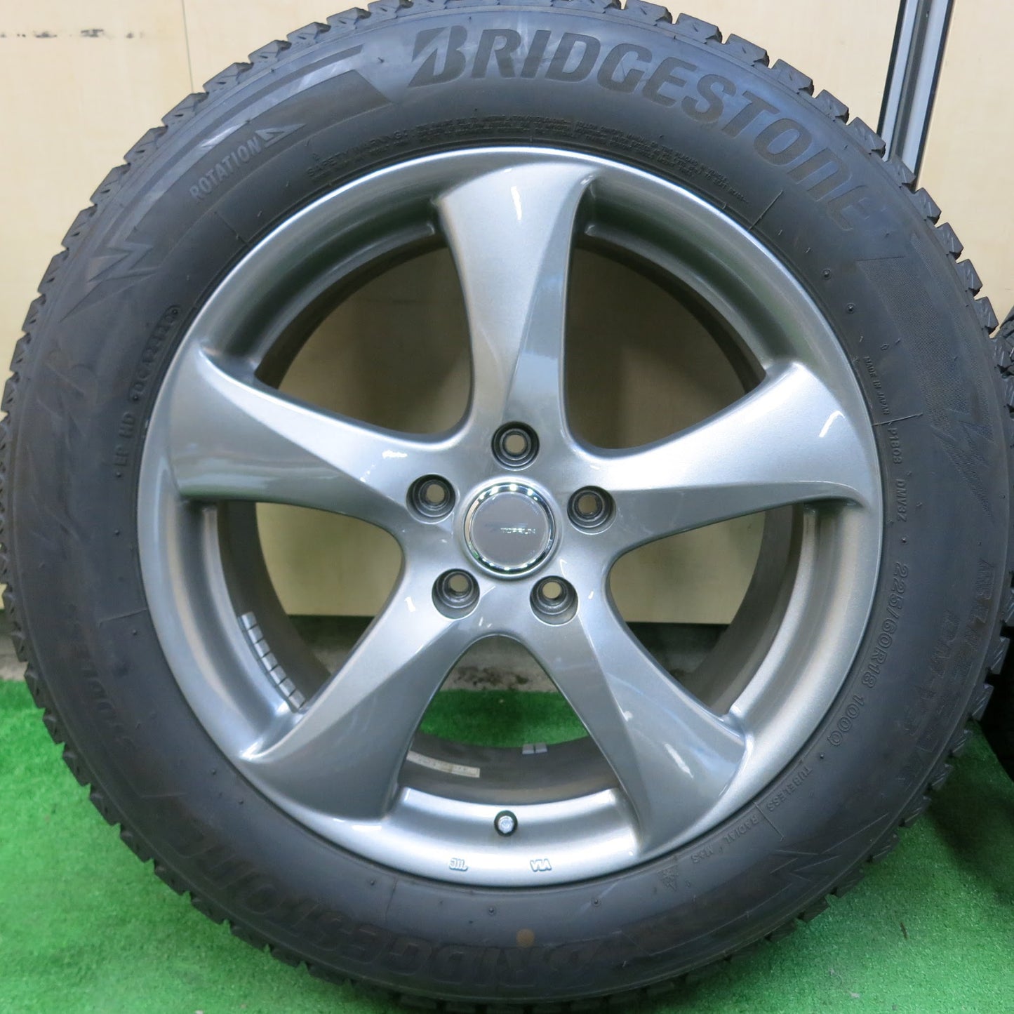 [送料無料]バリ溝！20年！キレイ！9.5分★スタッドレス 225/60R18 ブリヂストン ブリザック DM-V3 TOPRUN トップラン 18インチ PCD114.3/5H★3062801ヒス