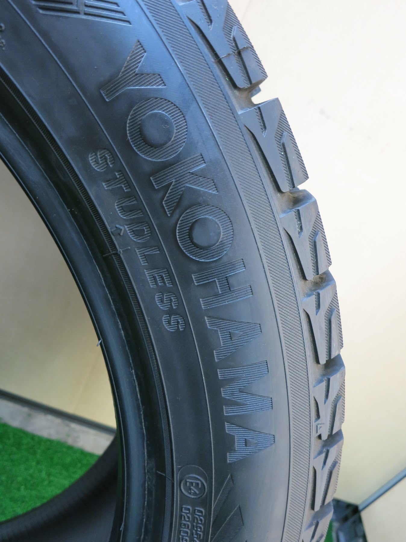 [送料無料]ほぼ未使用！18年★スタッドレス 255/50R20 ヨコハマ アイスガード G075 タイヤ 20インチ ムラーノ エクスプローラー レンジローバー 等★2100405ヒスタ