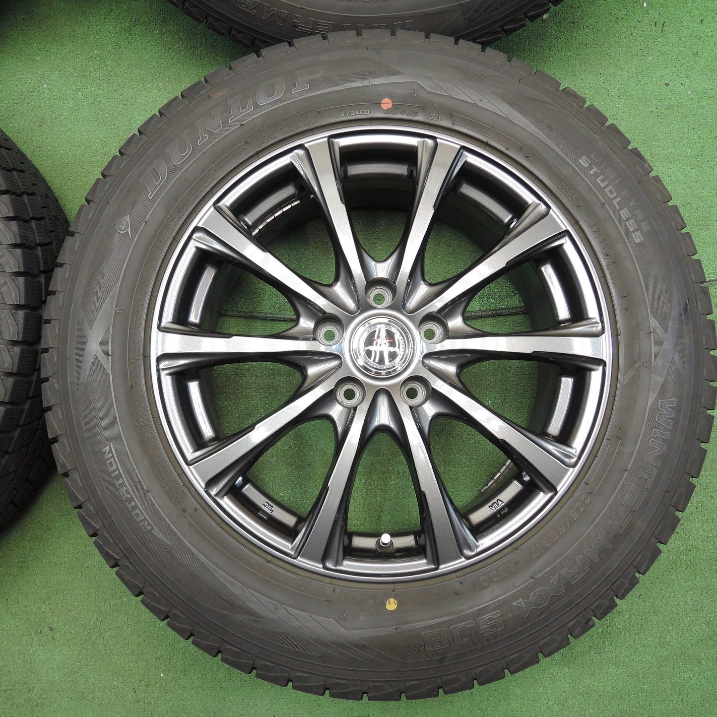 [送料無料]キレイ★スタッドレス 225/65R17 ダンロップ ウインターマックス SJ8 AIRNOVA エアノヴァ 17インチ PCD114.3/5H★3091904クス