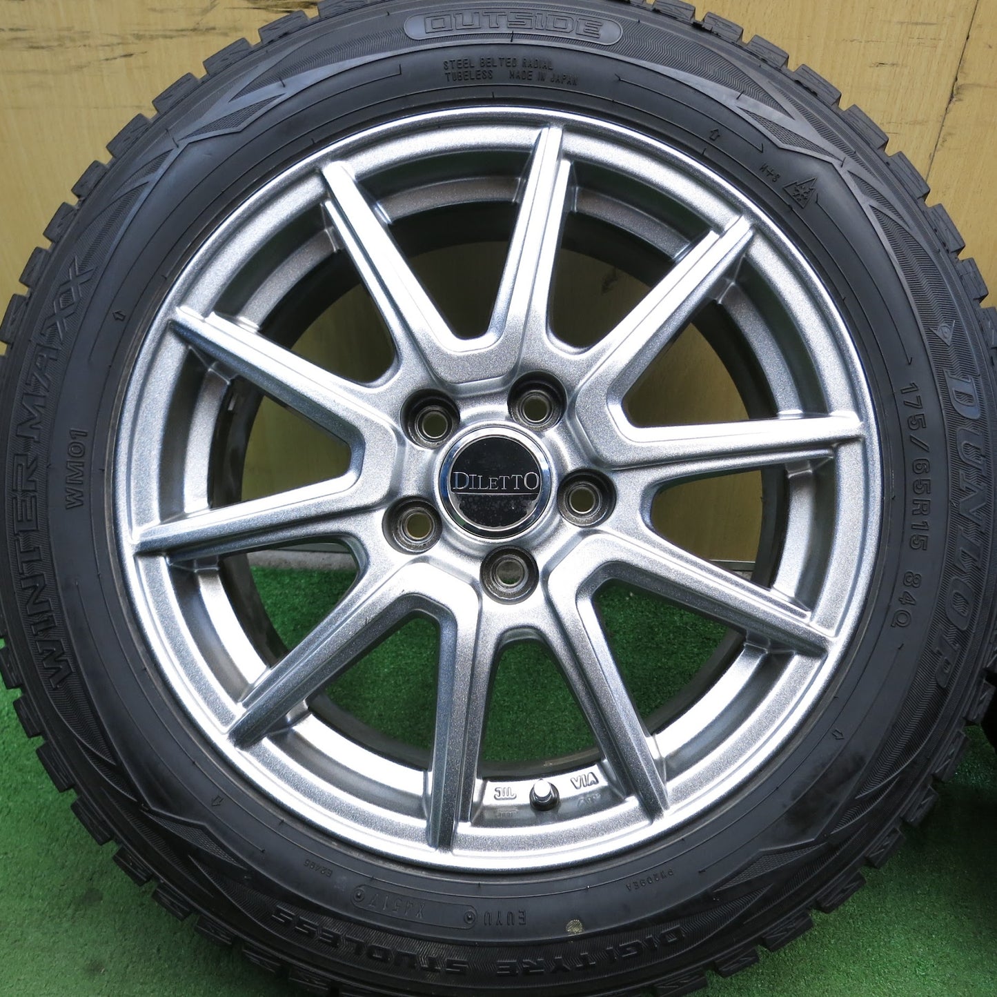 [送料無料]バリ溝！キレイ！9.5分★スタッドレス 175/65R15 ダンロップ ウインターマックス WM01 DILETTO ディレット 15インチ PCD100/5H★3061911Hス