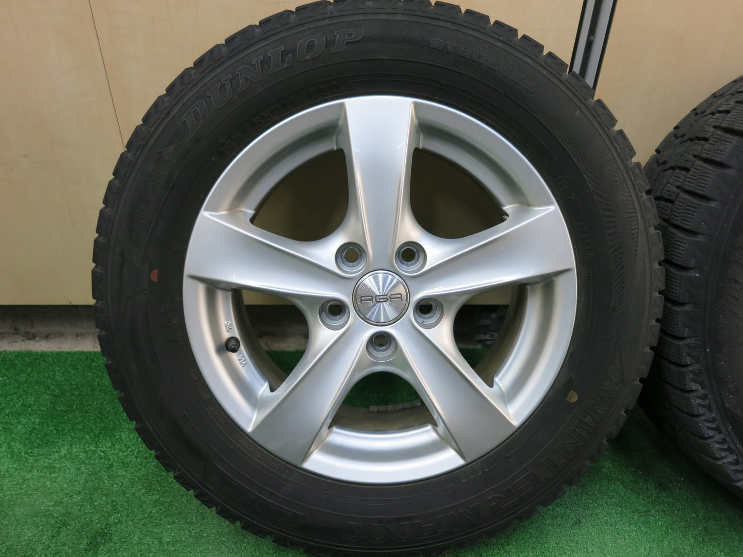 [送料無料]バリ溝！19年！9.5分★スタッドレス 185/65R14 AGA ダンロップ ウインターマックス WM02 PCD100/5H カリーナ カルディナ コロナ等★3031103ヒス