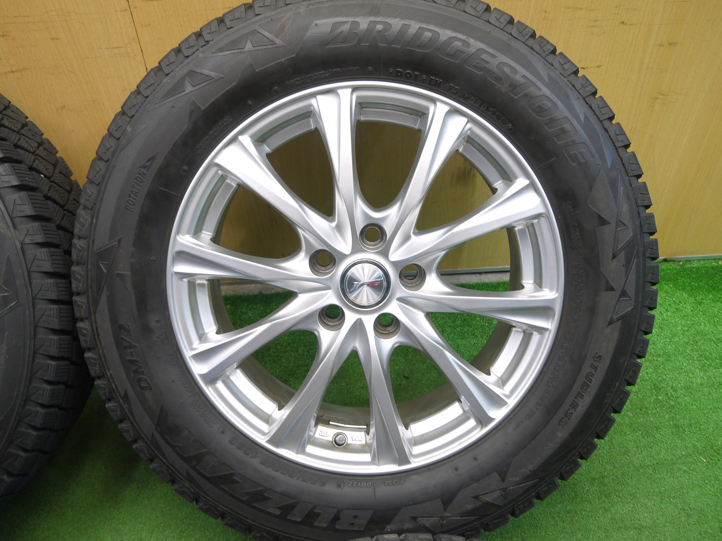 [送料無料]キレイ★スタッドレス 225/65R17 ブリヂストン ブリザック DM-V2 JOKER weds ジョーカー 17インチ PCD114.3/5H★2101903クス