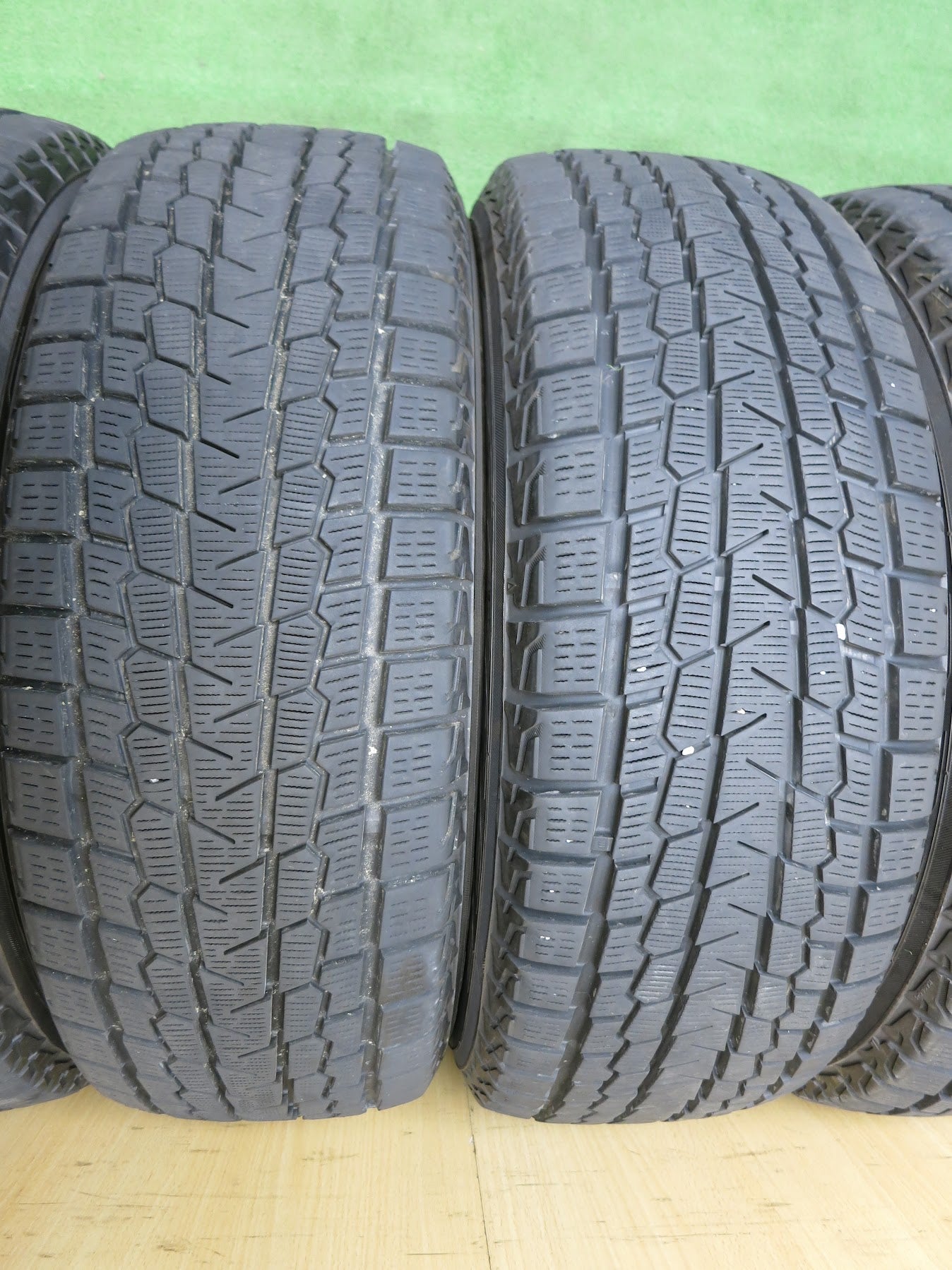 [送料無料]バリ溝！18年！8.5分★スタッドレス 225/60R17 ヨコハマ アイスガード G075 タイヤ 17インチ アルファード RAV4 ハリアー エルグランド等★★2112203Hスタ