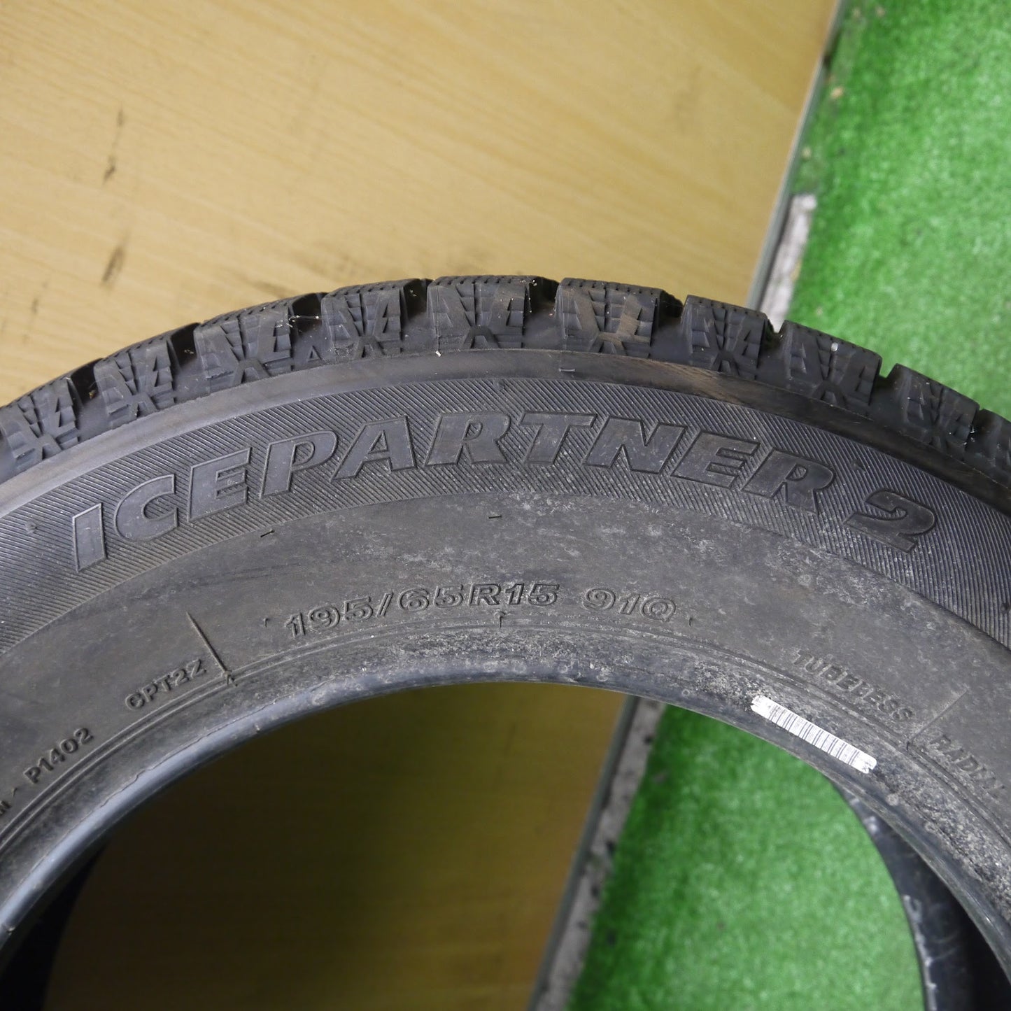[送料無料]バリ溝！19年！9.5分★スタッドレス 195/65R15 ブリヂストン アイスパートナー2 タイヤ 15インチ ノア ヴォクシー プリウス 等★3090105Hスタ