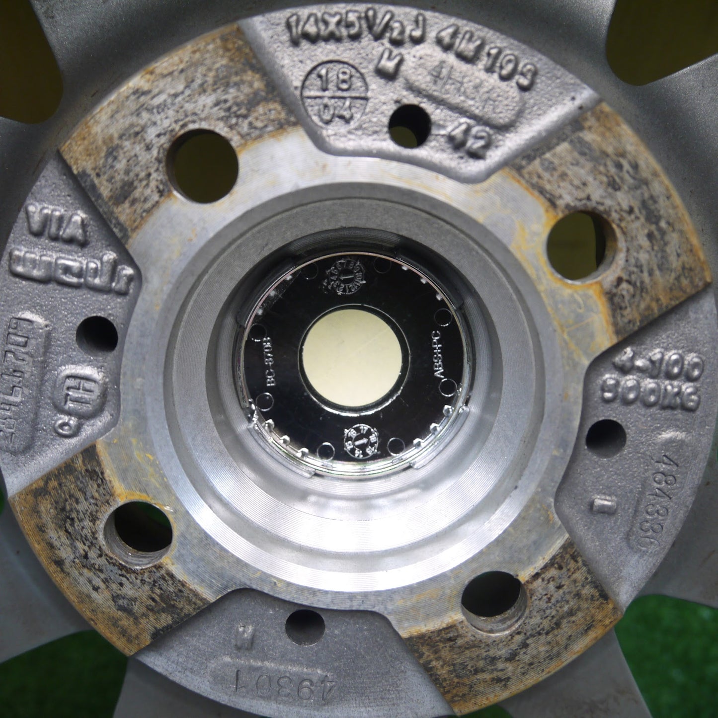 [送料無料]バリ溝！キレイ！8.5分★スタッドレス 175/70R14 グッドイヤー アイスナビ7 ravrion LUMIERE ラブリオン 14インチ PCD100/4H★3062807Hス