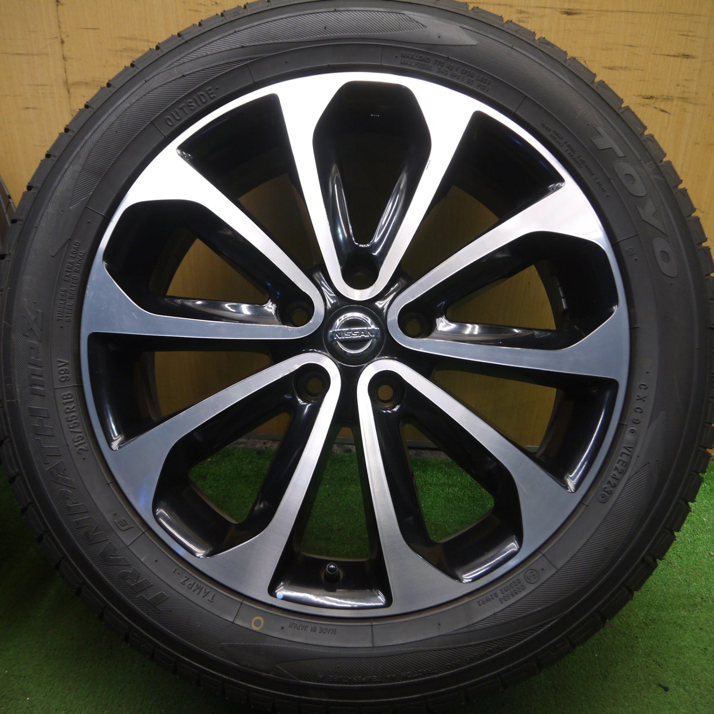 *送料無料* 超バリ溝！23年！ほぼ10分★日産 デュアリス 純正 215/55R18 トーヨー トランパス MPZ 18インチ PCD114.3/5H★4022705Hノ