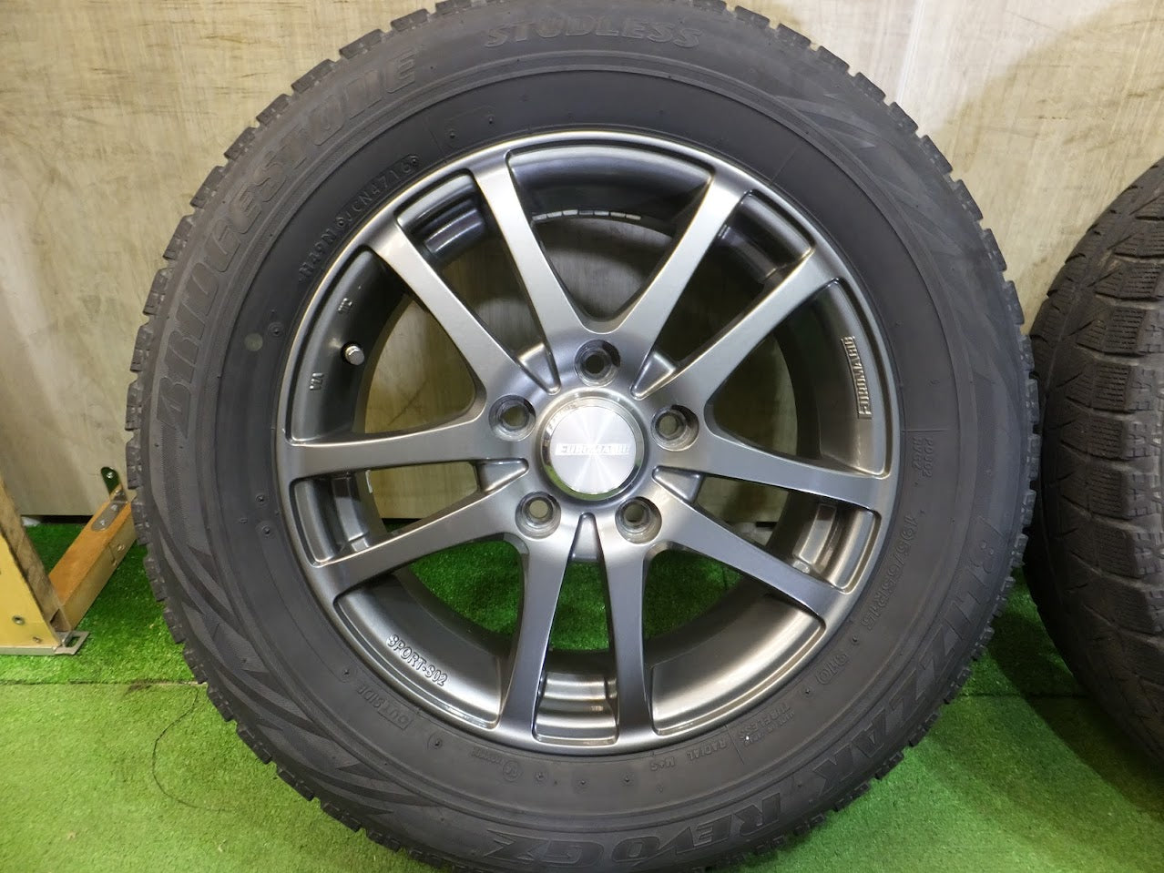 [送料無料]キレイ★スタッドレス 195/65R15 ブリヂストン ブリザック REVO GZ EUROMAGIC ユーロマジック 15インチ PCD114.3/5H★