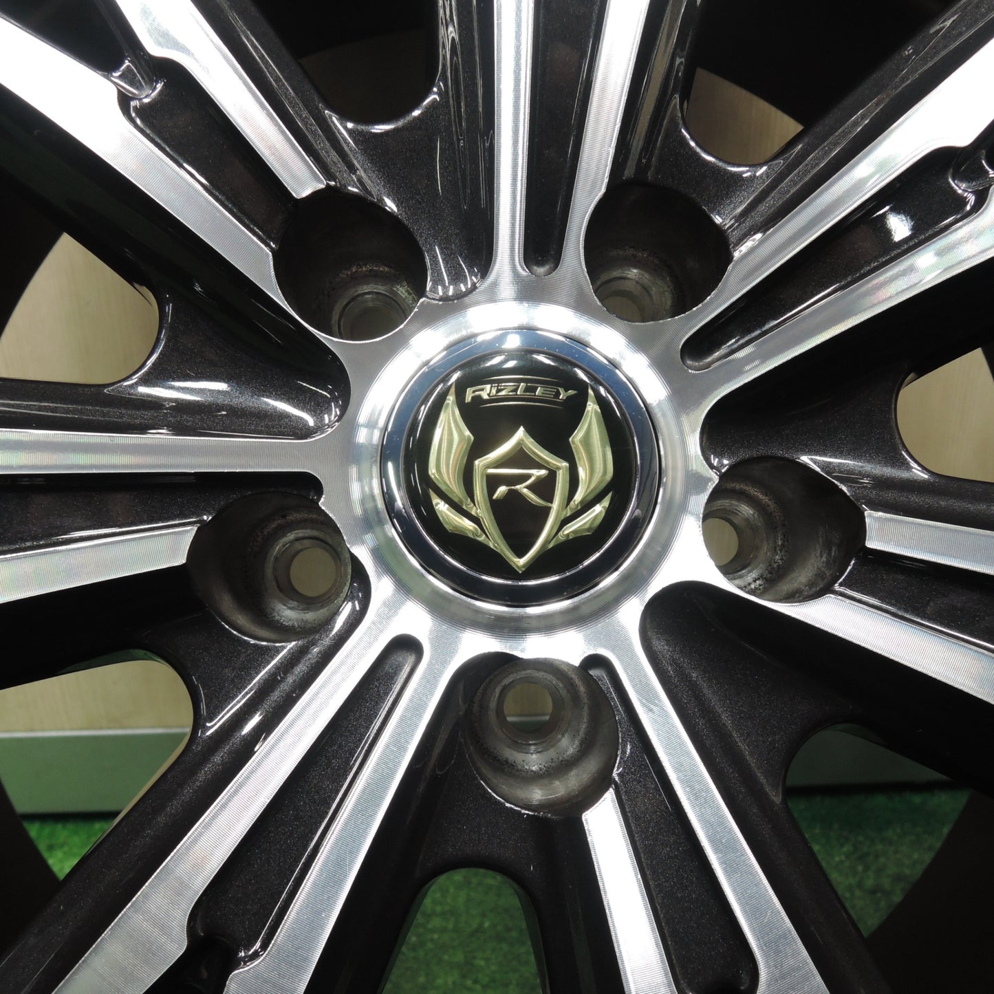[送料無料] バリ溝！ほぼ10分！キレイ★スタッドレス 235/45R18 ダンロップ ウインターマックス WM02 RiZLEY weds ライツレー 18インチ PCD114.3/5H★4011906TNス