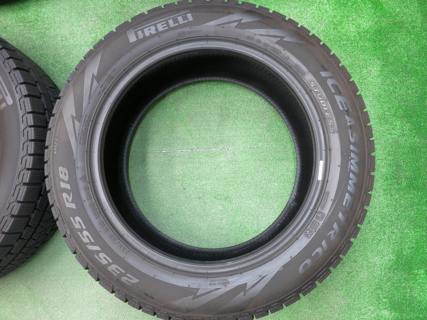 [送料無料]バリ溝！21年！9.5分以上★スタッドレス 235/55R18 ピレリ アイスアシンメトリコ タイヤ 18インチ レクサス RX NX ハリアー RAV4 等★2121703ヒスタ