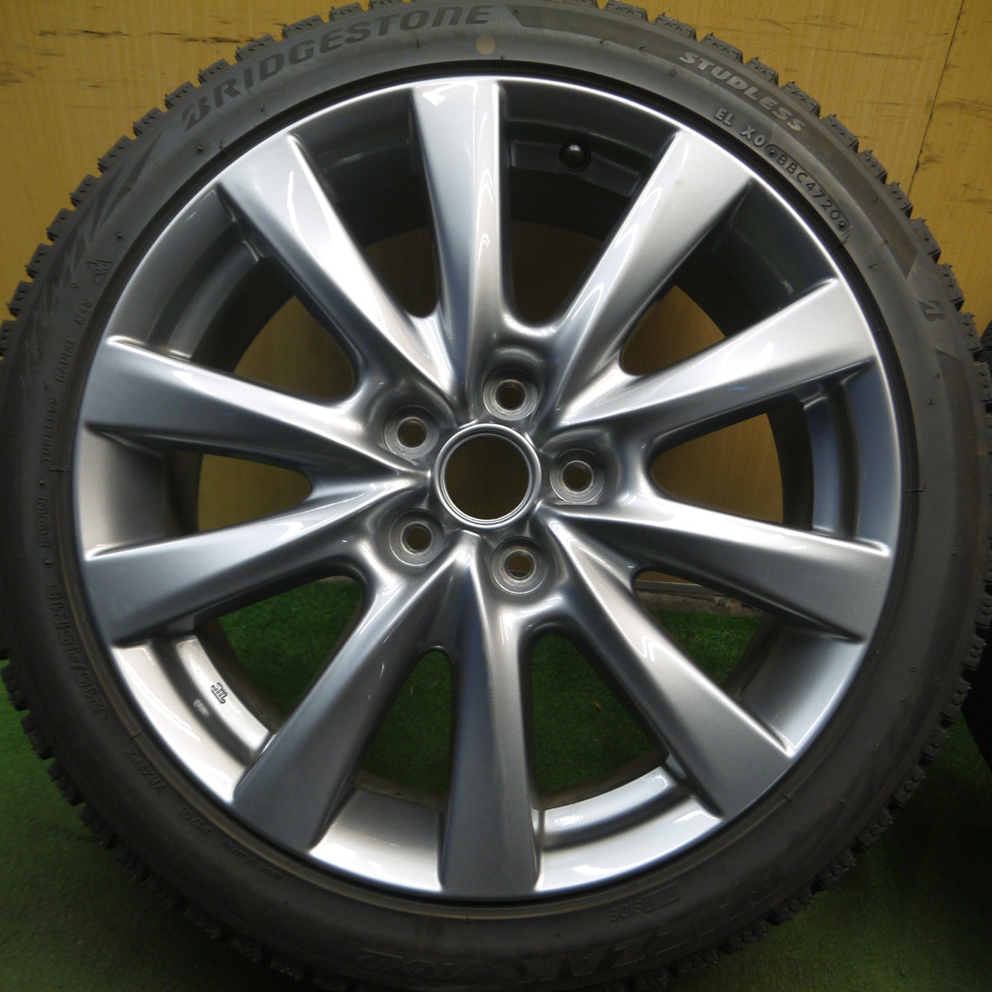 *送料無料*バリ溝！20年！キレイ！ほぼ10分★マツダ3 ファストバック 純正 215/45R18 スタッドレス ブリヂストン ブリザック VRX2 18インチ PCD114.3/5H★4011714Hス