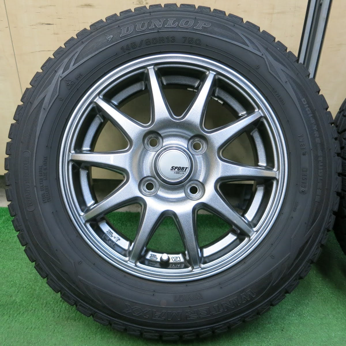 [送料無料]バリ溝！19年！キレイ！8.5分★スタッドレス 145/80R13 ダンロップ ウインターマックス WM01 SPORT ABELIA 13インチ PCD100/4H★3093009イス