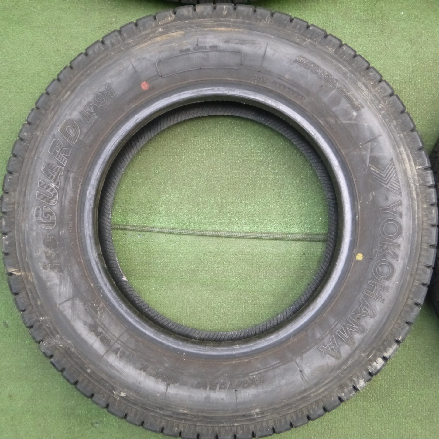 *送料無料* バリ溝！22年！9.5分★トラック タイヤ 205/75R16 113/111L スタッドレス ヨコハマ アイスガード iG91 16インチ★4022802KKスタ