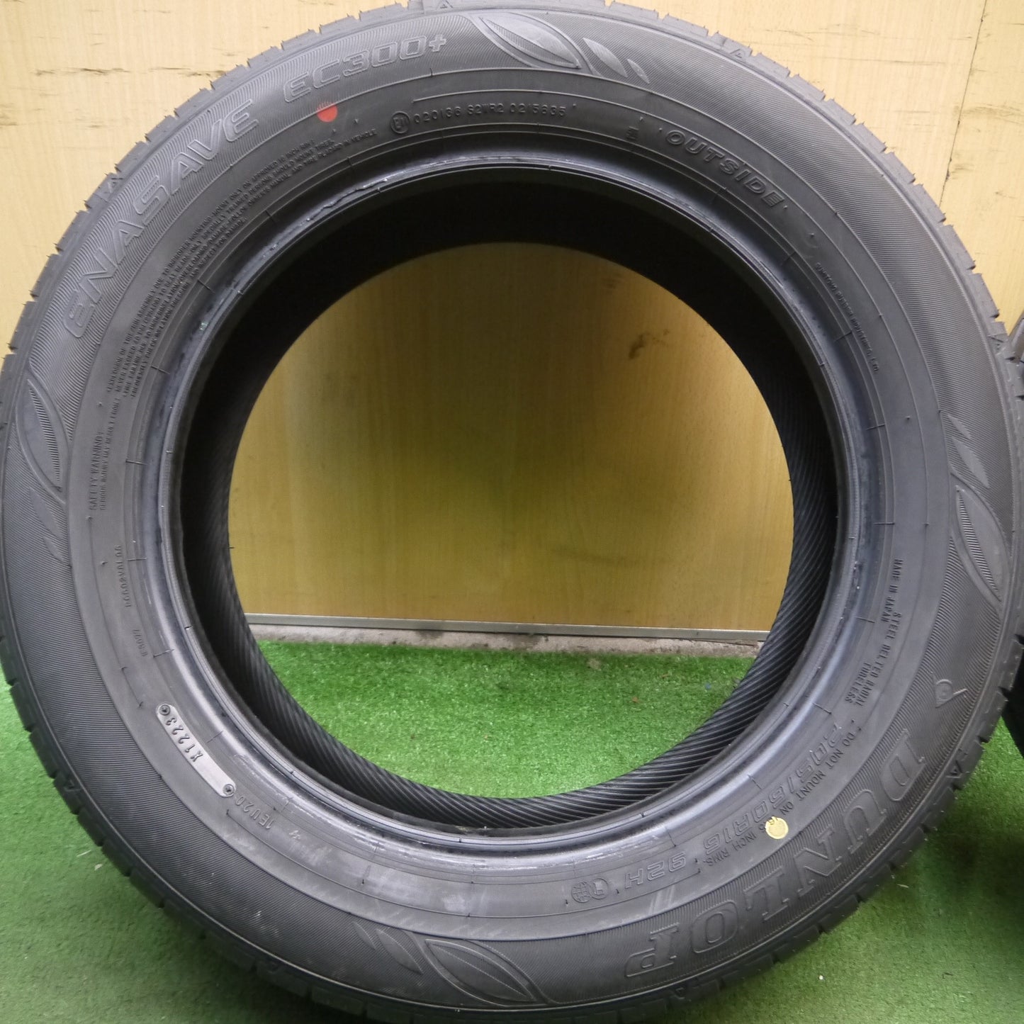 *送料無料*新車外し！23年★205/60R16 ダンロップ エナセーブ EC300+ タイヤ 16インチ ノア ヴォクシー 等★3121209Hノタ