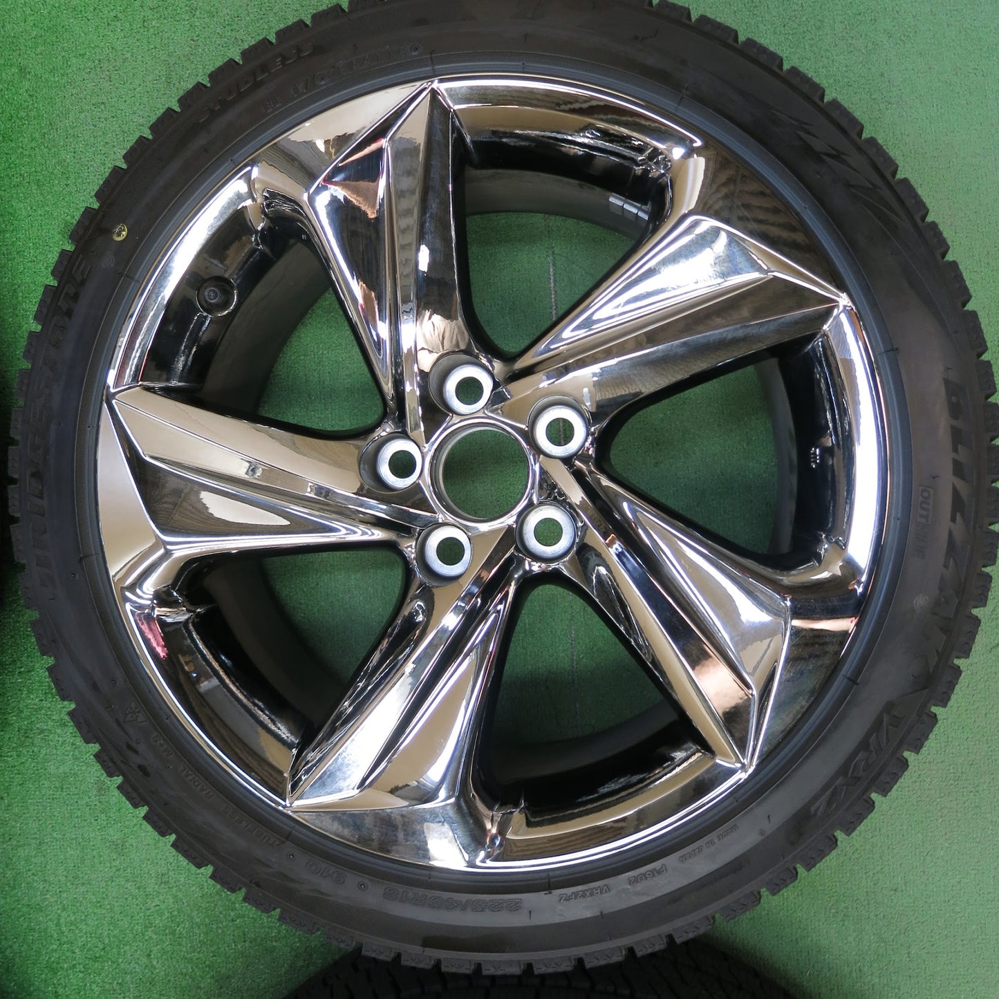 [送料無料]バリ溝！9.5分★トヨタ 220系 クラウン RS 純正 225/45R18 スタッドレス ブリヂストン ブリザック VRX2 18インチ PCD114.3/5H★3051602ヒス