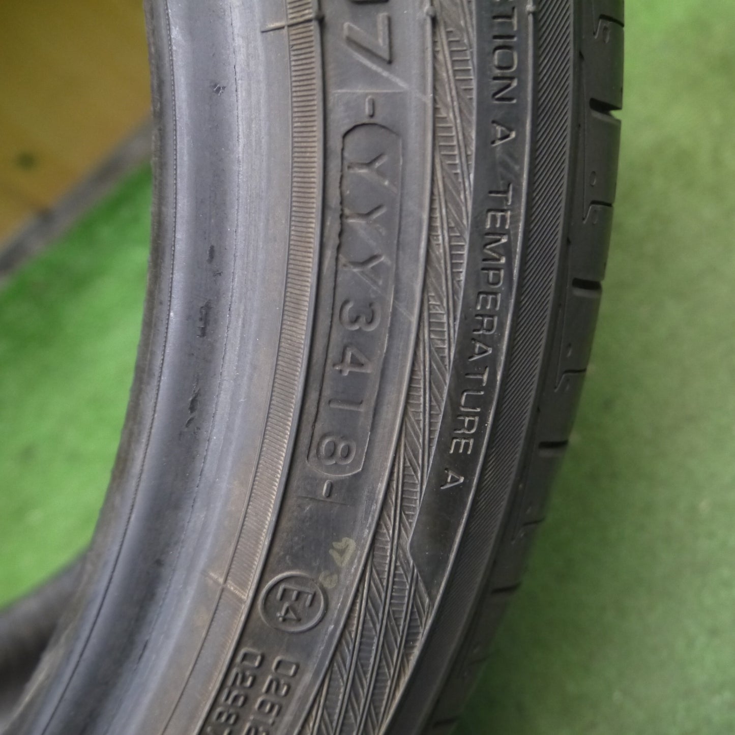 *送料無料* バリ溝！9.5分★225/45R18 ヨコハマ アドバン dB V552 タイヤ 18インチ クラウンアスリート レヴォーグ RX-8等★4030508Hノタ