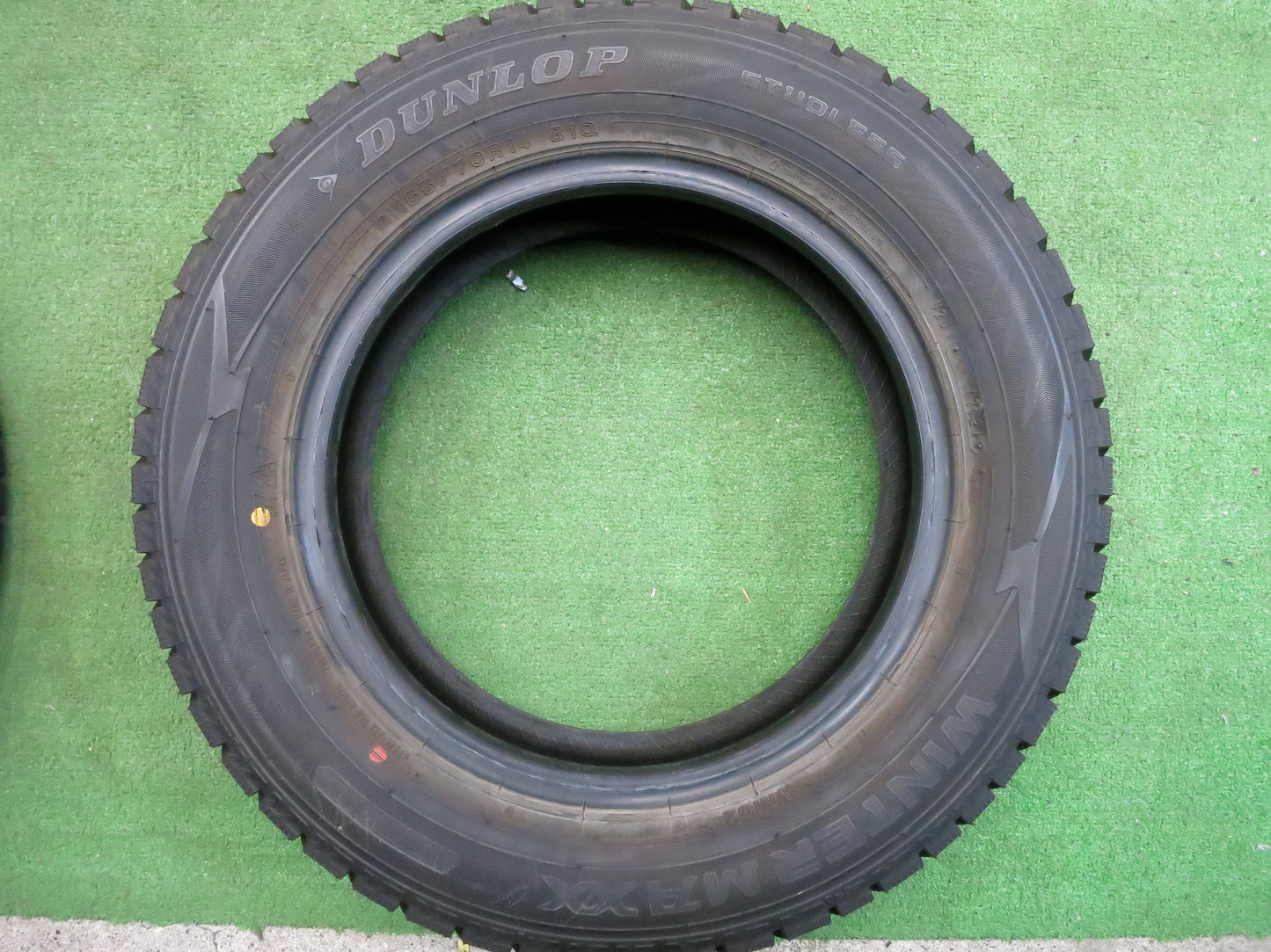 [送料無料]バリ溝！21年！9.5分以上★スタッドレス 165/70R14 ダンロップ ウインターマックス WM02 タイヤ 14インチ マーチ ヴィッツ パッソ 等★2121611Hスタ