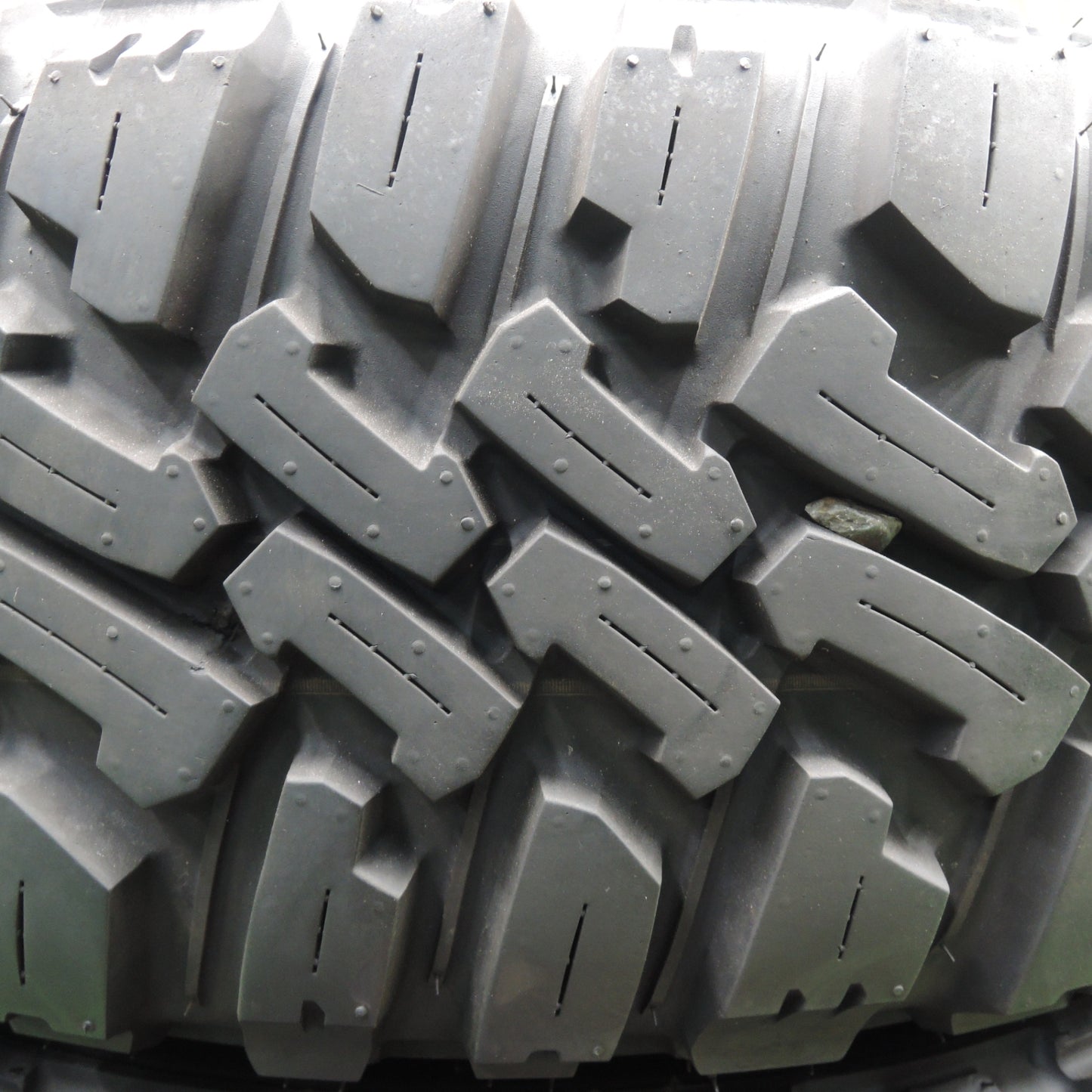 *送料無料* バリ溝！23年！キレイ！ほぼ10分★215/65R16 XTREME-J ナンカン NK 4×4WD M/T FT-9 ホワイトレター 16インチ PCD114.3/5H★4021005HAノ