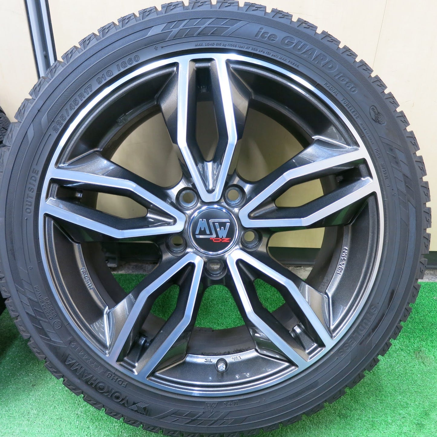 [送料無料] 超バリ溝！19年！9.5分以上★ベンツ 等 MSW OZ 225/45R17 スタッドレス ヨコハマ アイスガード iG60 PCD112/5H★3033004ヒス