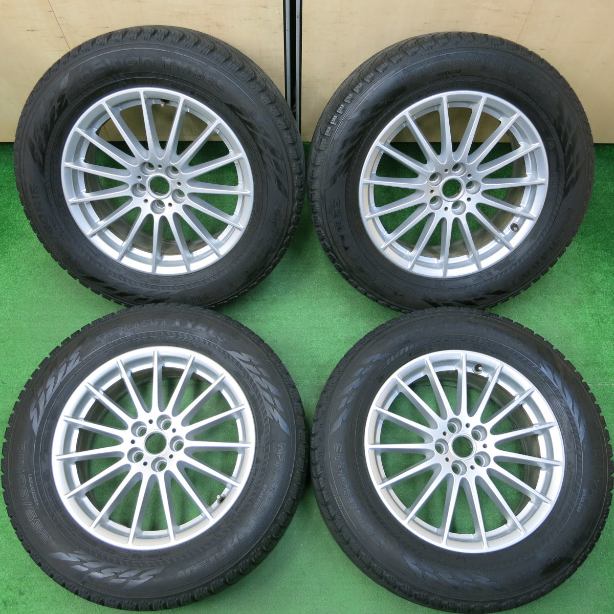 *送料無料*バリ溝！綺麗！9分★ジャガーF-PACE 純正 255/60R18 スタッドレス ノキアン ハッカペリッタ R3 SUV Fペイス 18インチ PCD108/5H★4010412イス