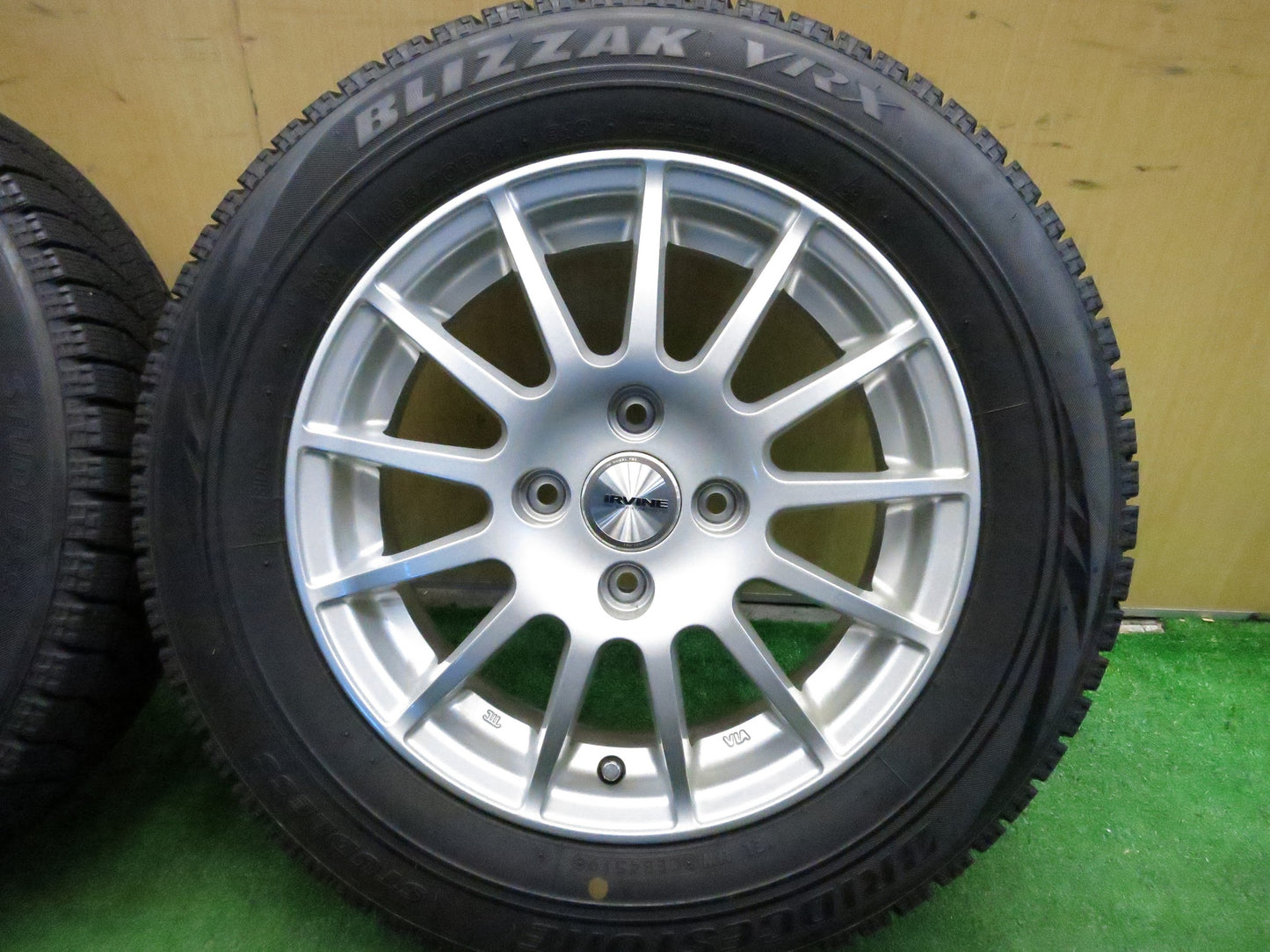 [送料無料]バリ溝！19年！綺麗！9.5分★ワーゲン up 等 IRVINE 165/70R14 スタッドレス ブリヂストン ブリザック VRX アーヴィン PCD100/4H★3011001Hス