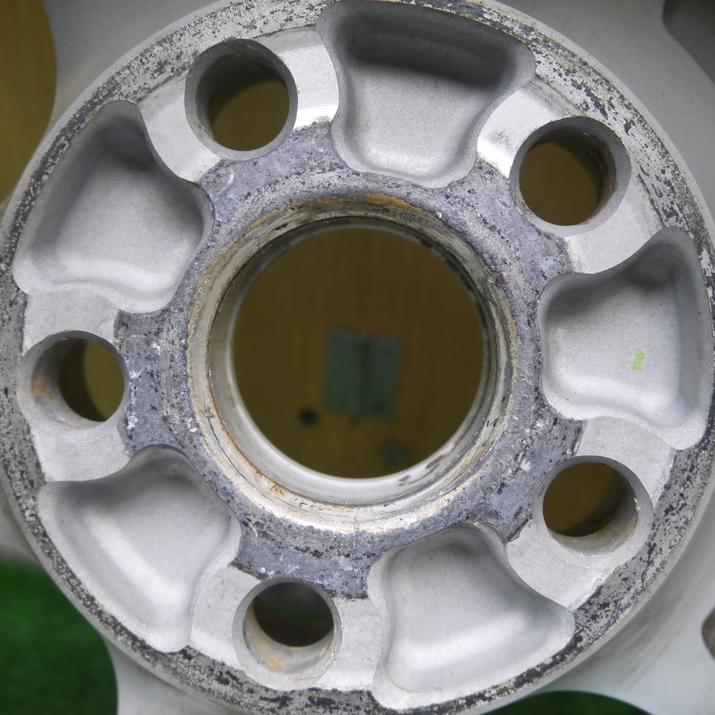 [送料無料]超バリ溝！19年！9.5分以上★トヨタ 30系 アルファード 純正 215/65R16 スタッドレス グッドイヤー アイスナビ6 16インチ PCD114.3/5H★3083004Hス