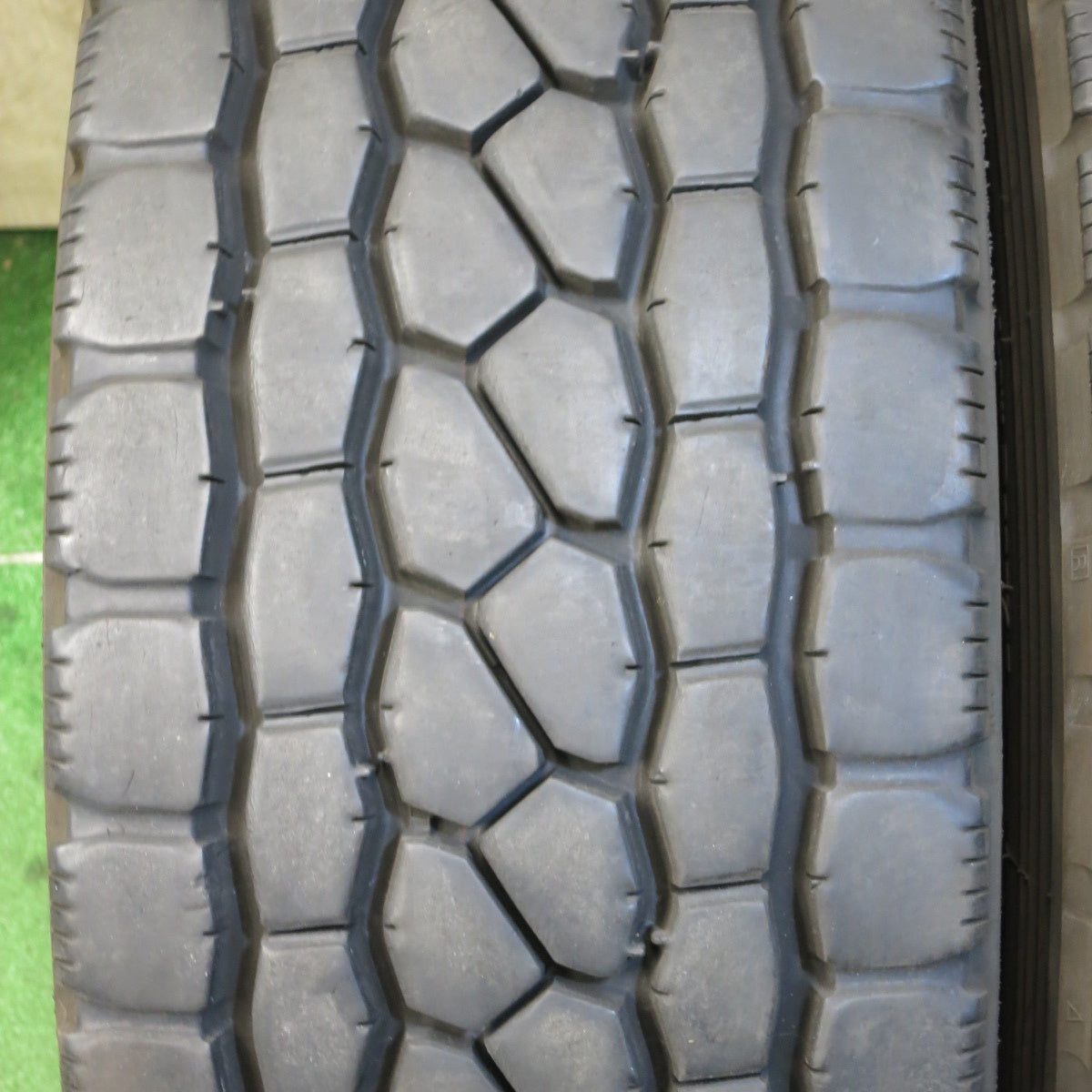 *送料無料* バリ溝！23年！8.5分★トラック タイヤ 245/70R19.5 136/134J ブリヂストン エコピア M801Ⅱ ミックス オールシーズン 19.5インチ★4021406クスタ