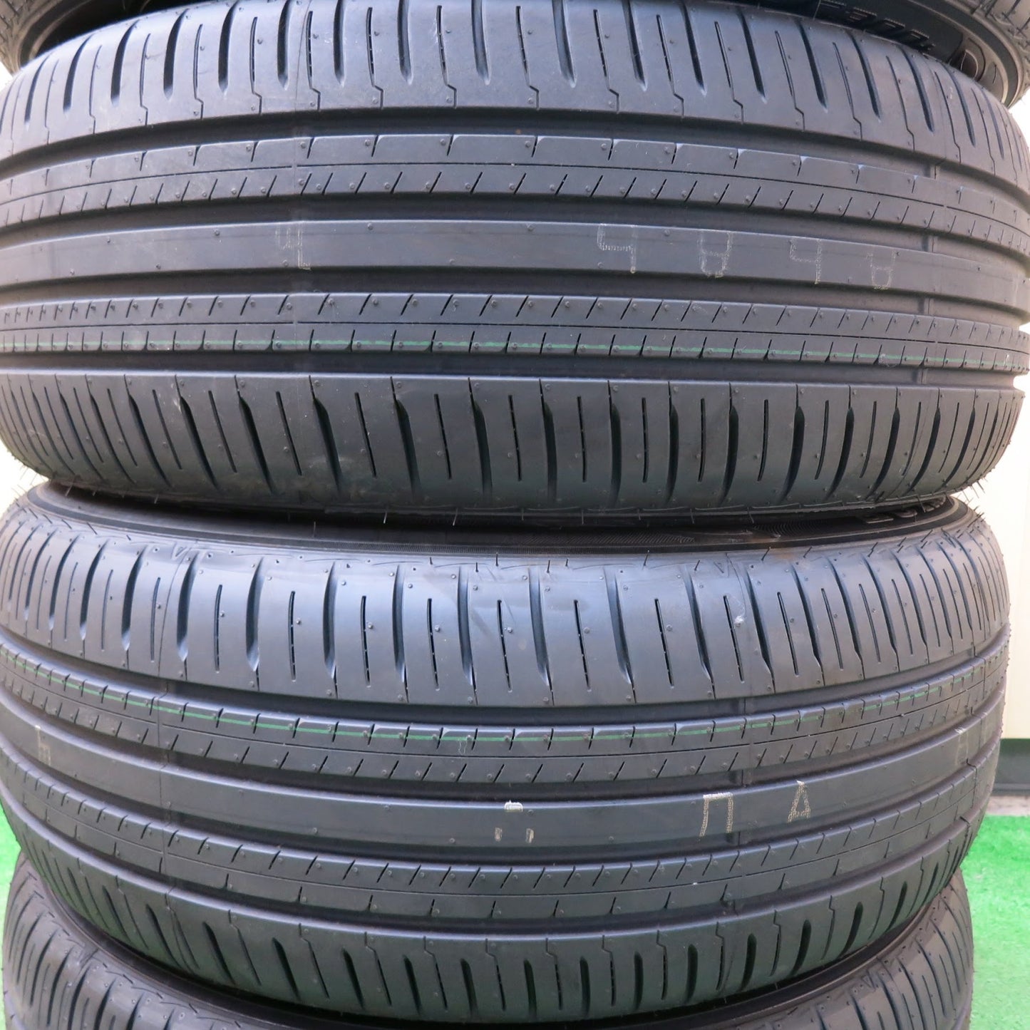 [送料無料]新車外し！23年★215/50R18 ダンロップ エナセーブ EC300+ タイヤ 18インチ ヤリスクロス CX-3 等★3031808ヒノタ
