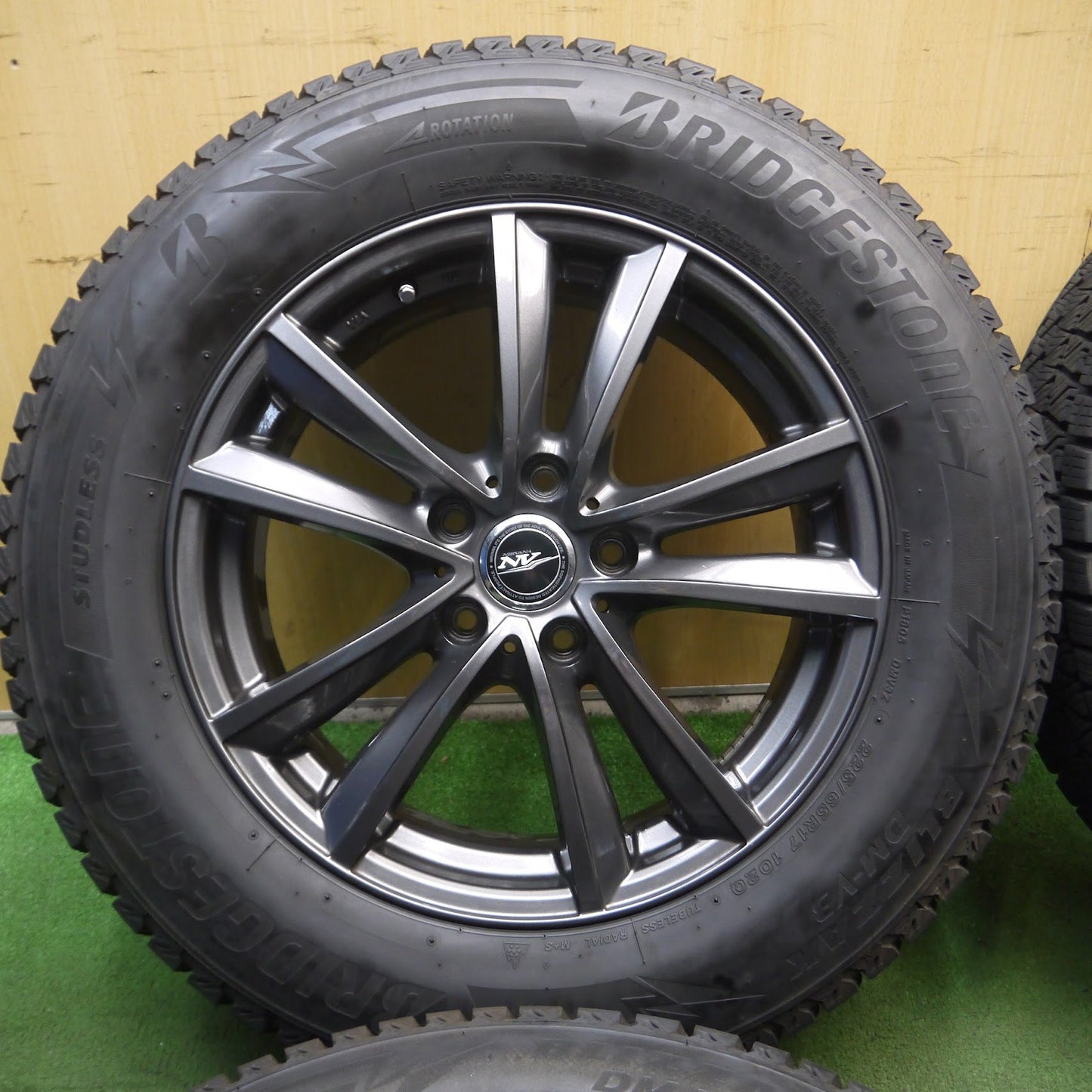 [送料無料]バリ溝！19年！キレイ！9.5分★スタッドレス 225/65R17 ブリヂストン ブリザック DM-V3 NIRVANA NV PCD114.3/5H★3112503KAス