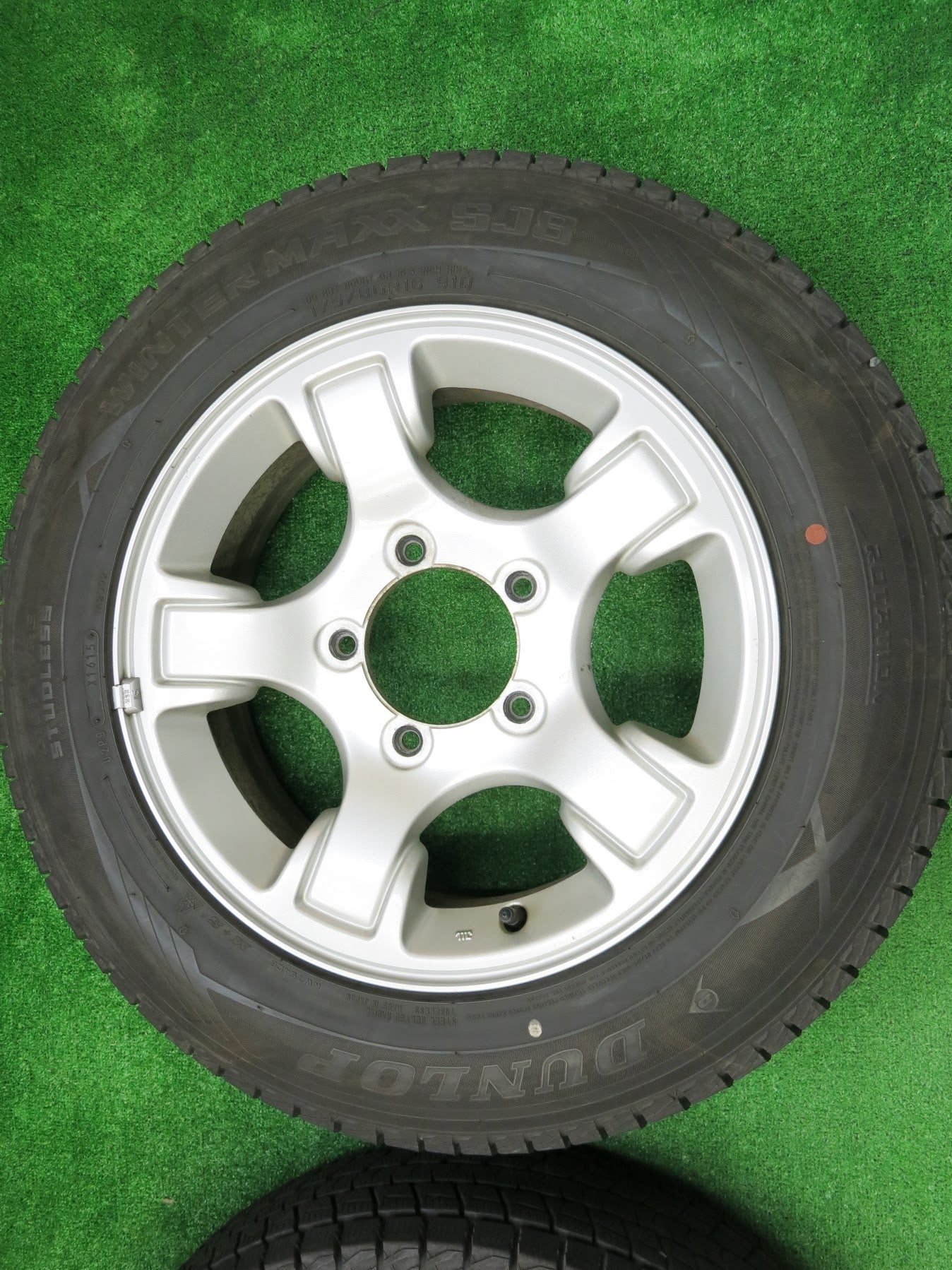 [送料無料]★スズキ ジムニー 純正 175/80R16 スタッドレス ダンロップ ウインターマックス SJ8 16インチ PCD139.7/5H★2100504ヒス
