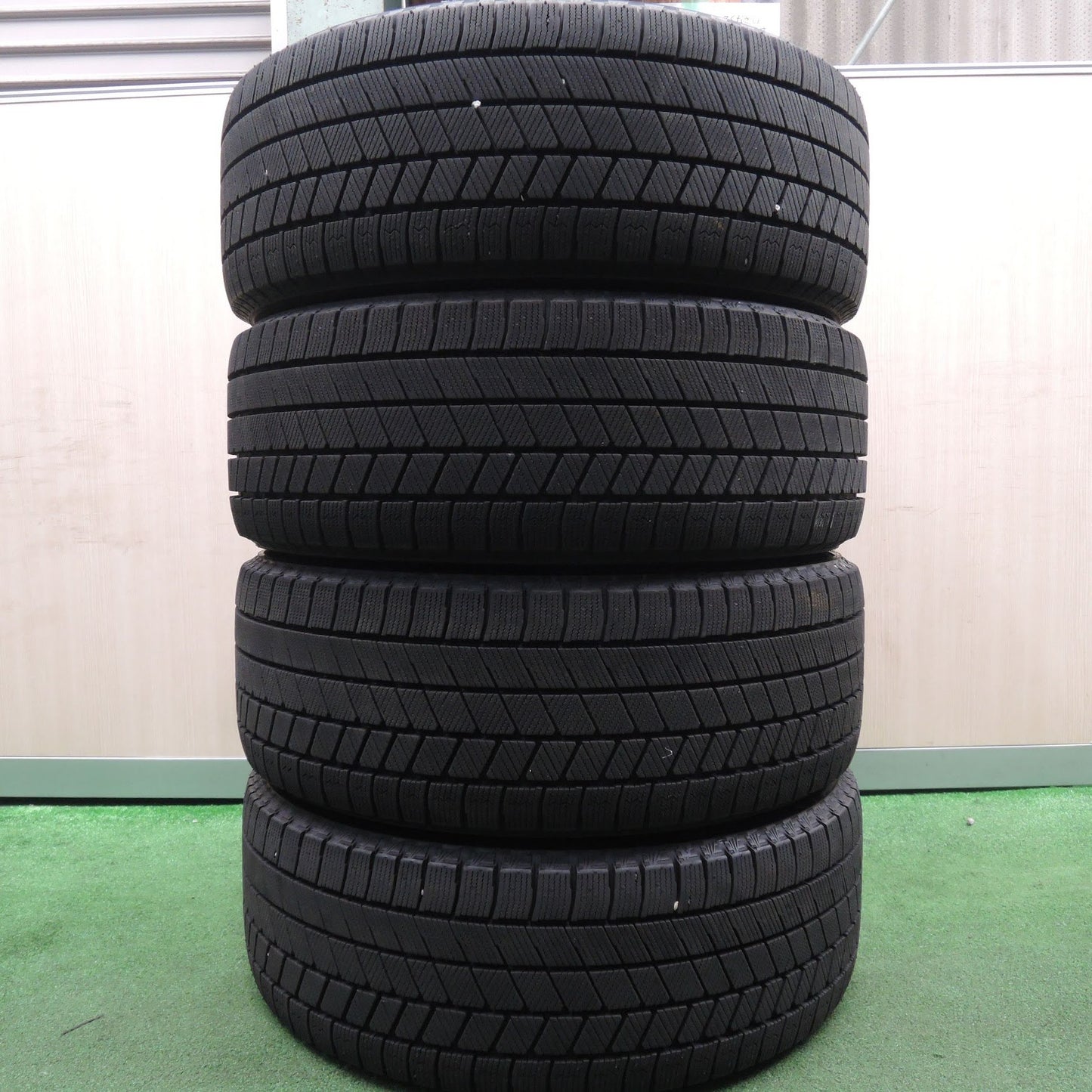[送料無料] バリ溝！22年！綺麗！9.5分★スタッドレス 205/50R17 ブリヂストン ブリザック VRX3 EuroSpeed MANARAY PCD100/5H★3120302HAス