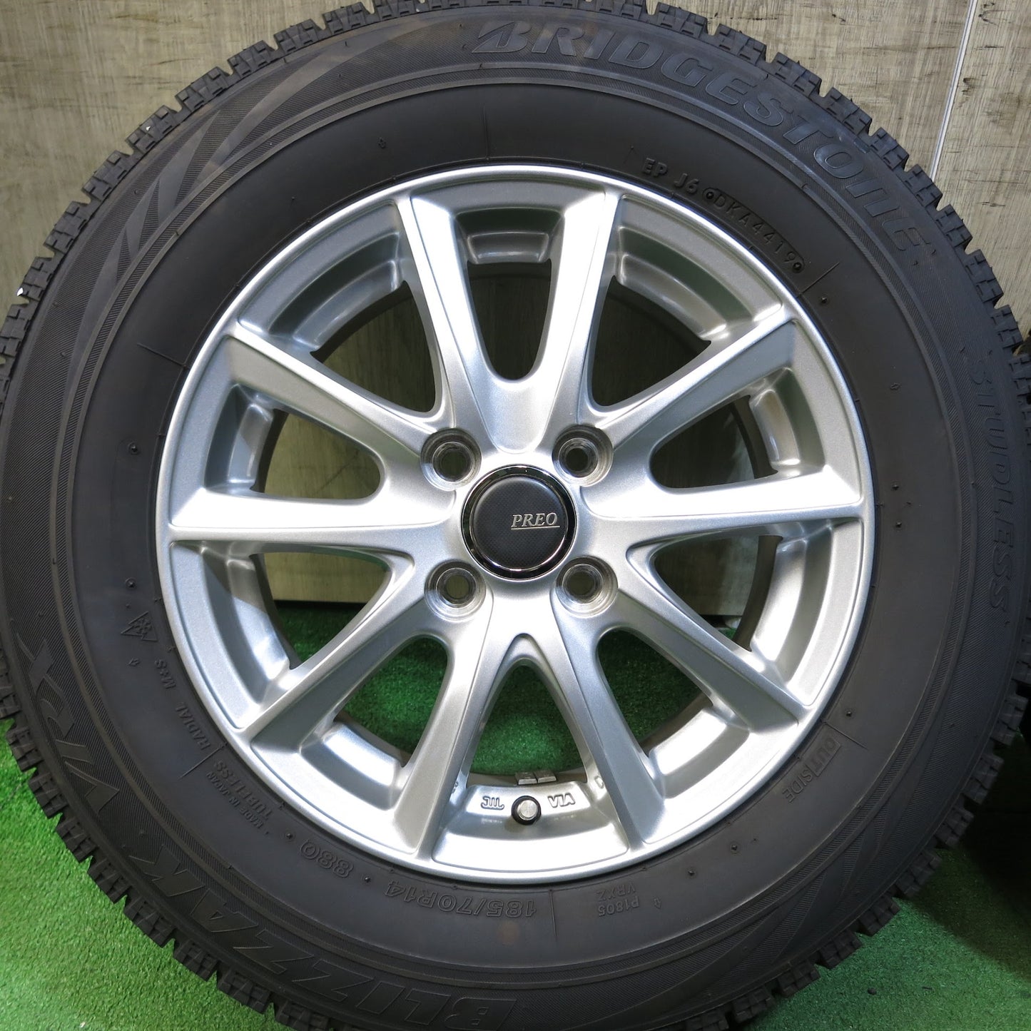 [送料無料]バリ溝！19年！キレイ！9.5分★スタッドレス 185/70R14 ブリヂストン ブリザック VRX PREO 社外 アルミ 14インチ PCD100/4H★3042610Hス