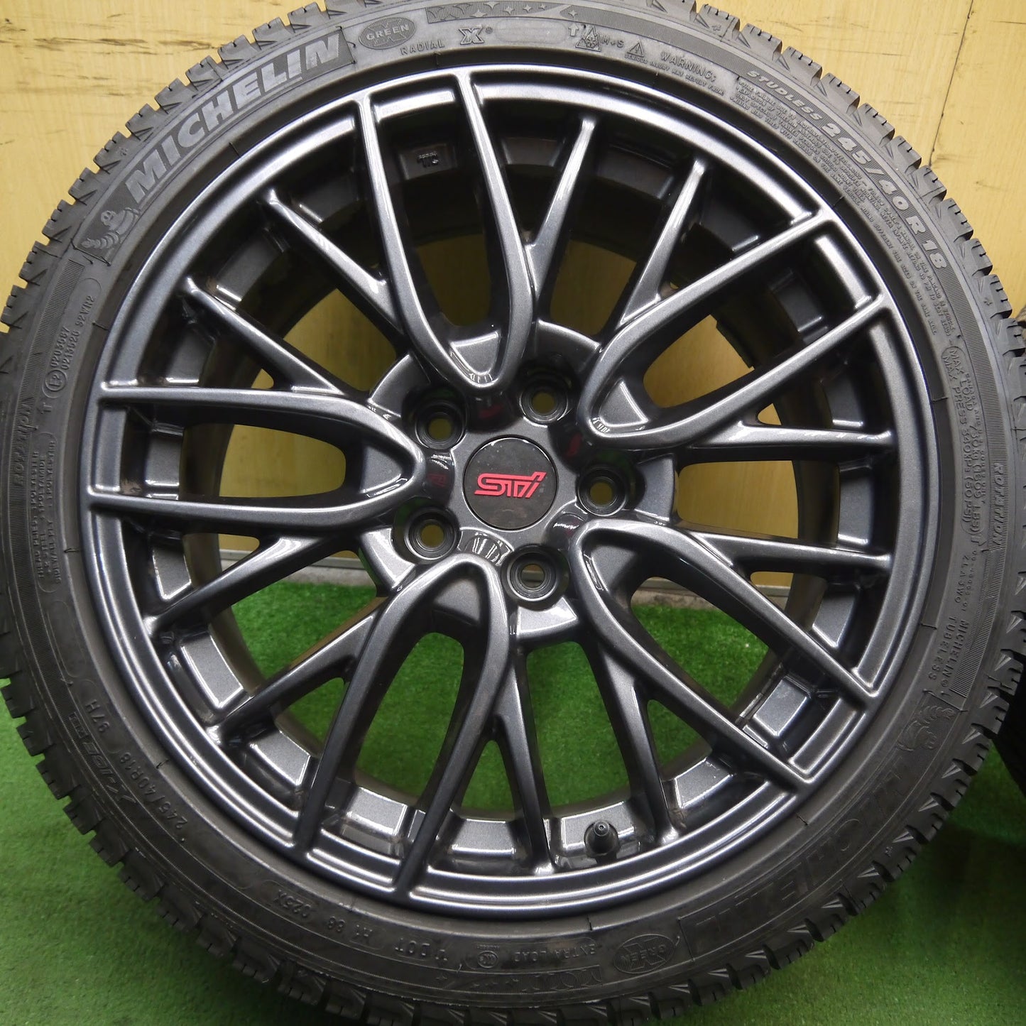 [送料無料]バリ溝！キレイ！9分★スバル WRX STi 純正 245/40R18 スタッドレス ミシュラン X-ICE XI3 18インチ PCD114.3/5H★3071210Hス