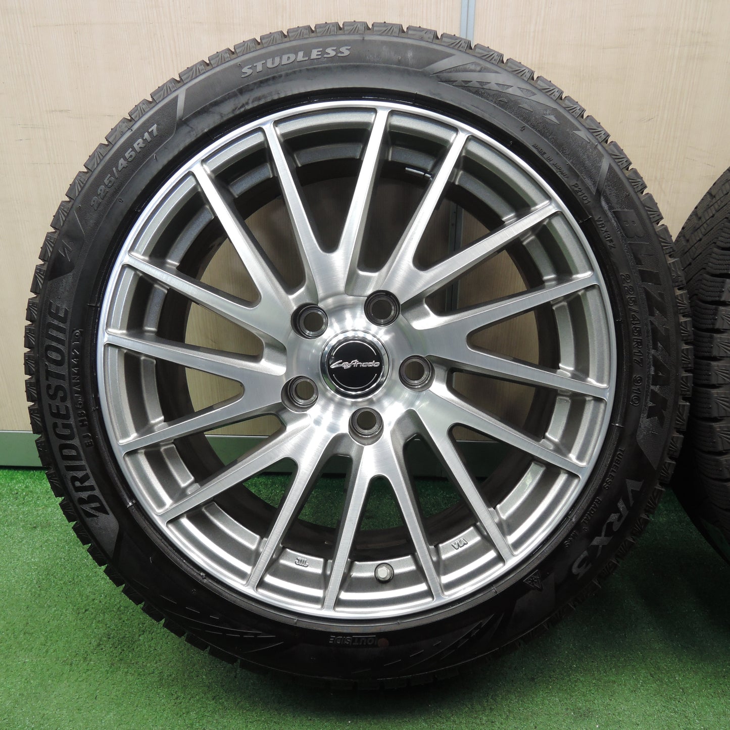 *送料無料*バリ溝！21年！キレイ！9.5分★スタッドレス 225/45R17 ブリヂストン ブリザック VRX3 Lefinada レフィナーダ 17インチ PCD114.3/5H★4010602NJス