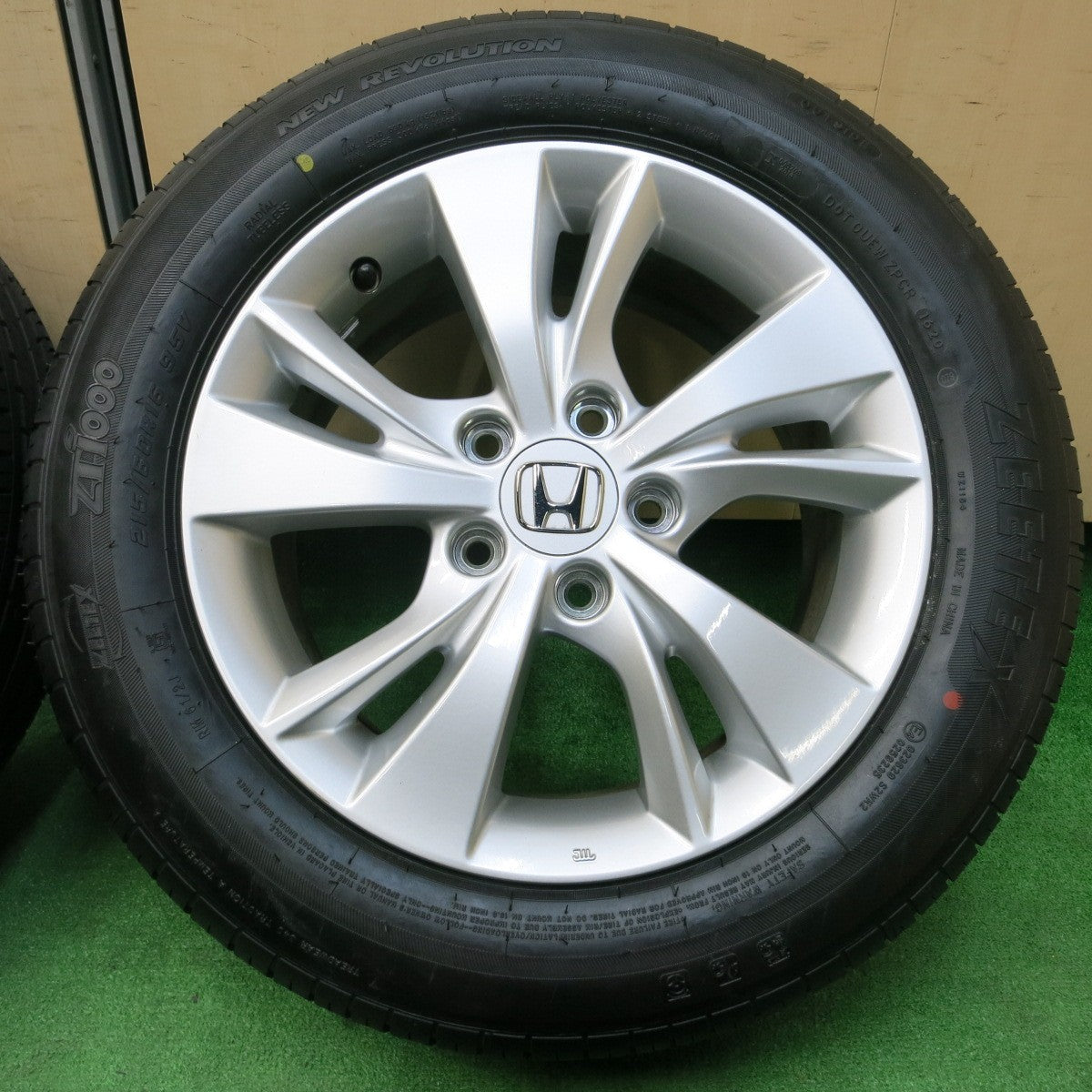 *送料無料* 新車外し！20年★ホンダ ヴェゼル 純正 215/60R16 ジーテックス ZTIOOO NEW REVOLUTION PCD114.3/5H★4021602イノ