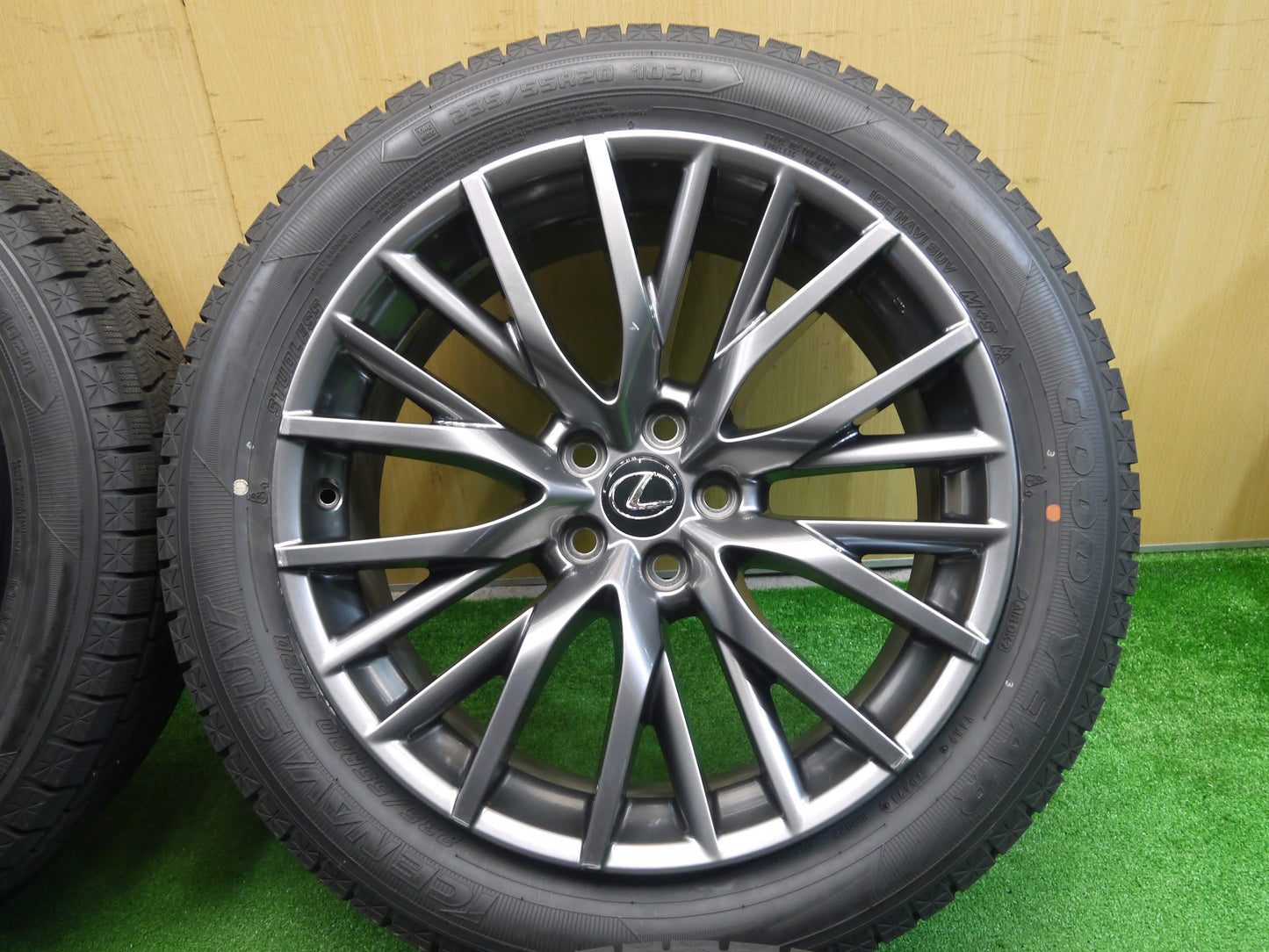 [送料無料]バリ溝！21年！ほぼ10分★レクサス RX Fスポーツ 純正 235/55R20 スタッドレス グッドイヤー アイスナビ SUV 20インチ PCD114.3/5H★2082408クス
