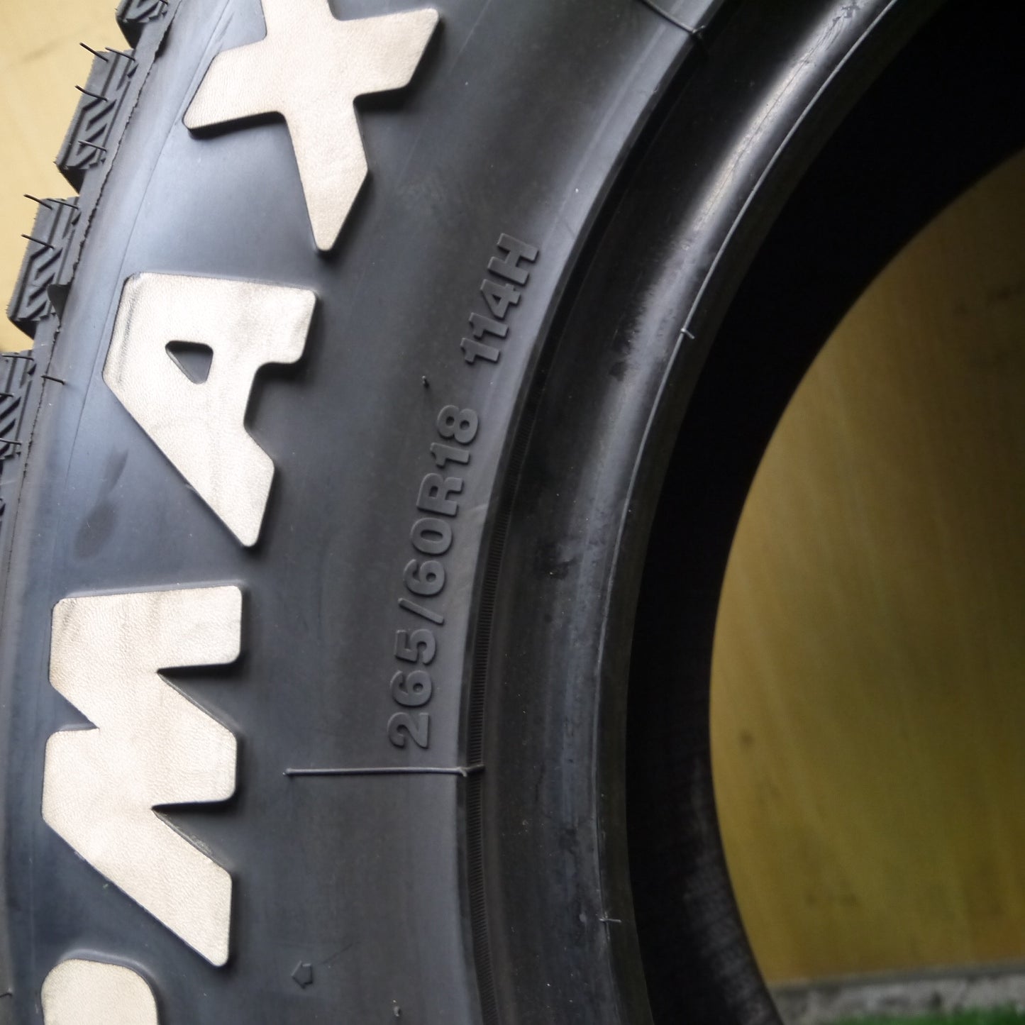 *送料無料*ほぼ未使用！22年★265/60R18 ホワイトレター グリップマックス GRIP ICE X SUV タイヤ 18インチ ランクル パジェロ ゲレンデ等★3121808Hスタ