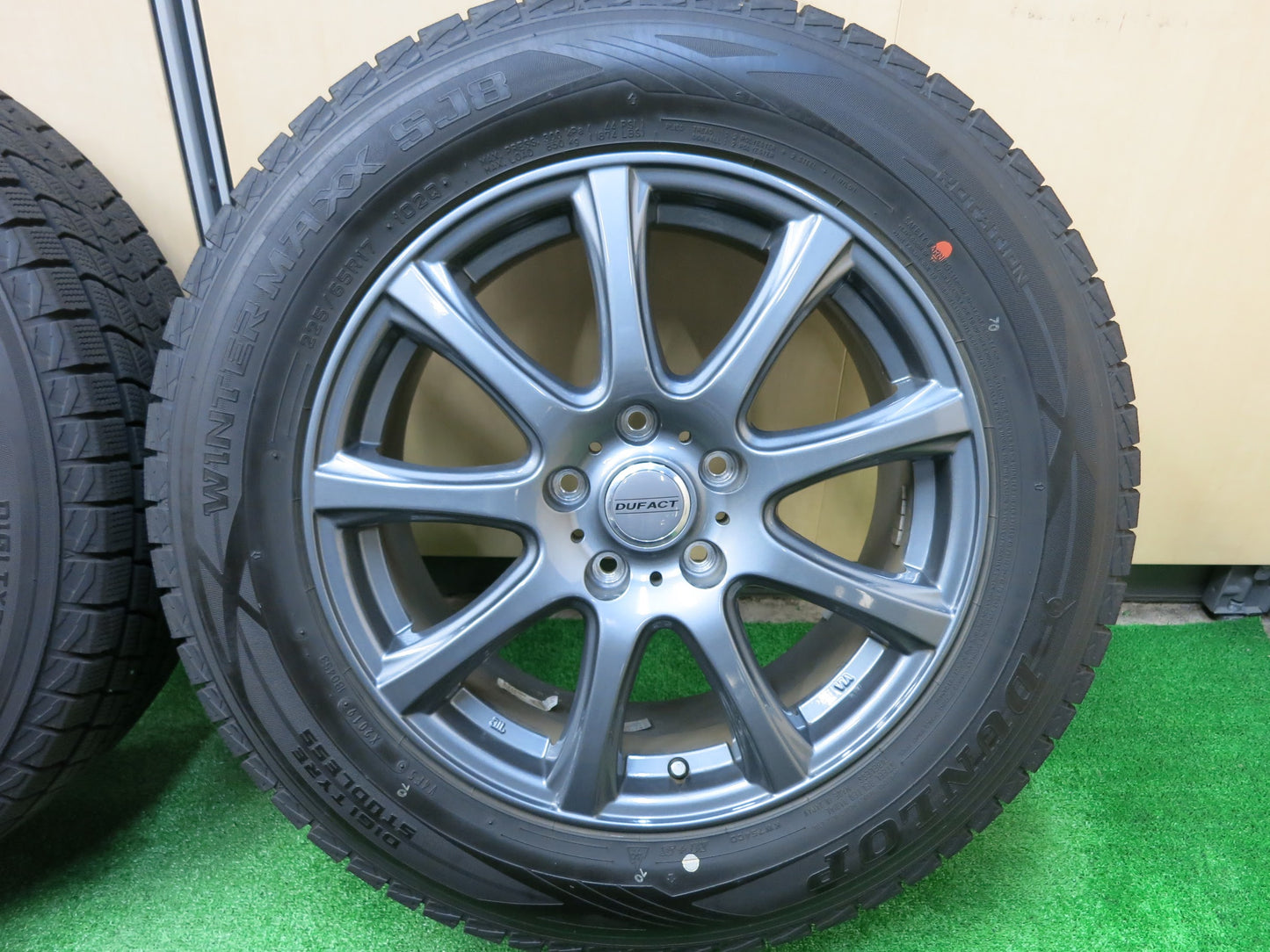 [送料無料]バリ溝！19年！綺麗！9.5分以上★スタッドレス 225/65R17 ダンロップ ウインターマックス SJ8 DUFACT デュファクト 17インチ PCD114.3/5H★2121401ヒス