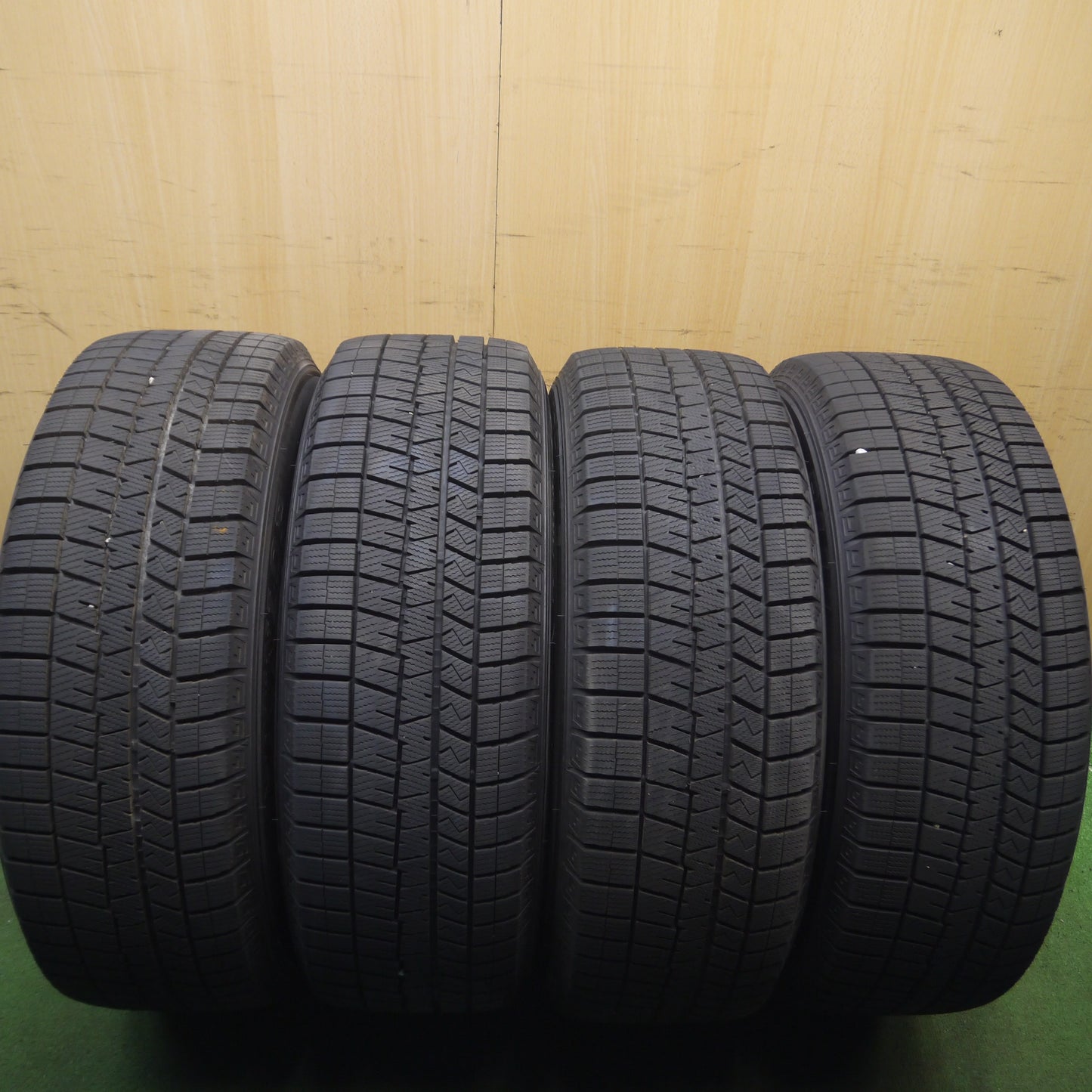 *送料無料*バリ溝！22年！キレイ！9.5分★スタッドレス 235/60R18 ダンロップ ウインターマックス03 Mistiere ミスティーレ 18インチ PCD114.3/5H★3120107Hス