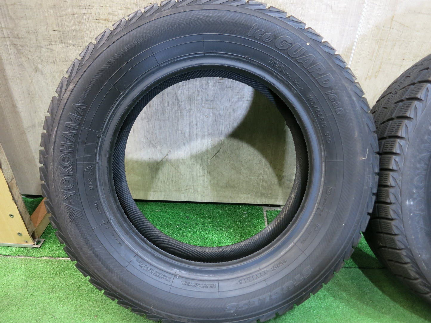 [送料無料]4本価格★スタッドレス 195/65R15 ヨコハマ アイスガード iG30 タイヤ 15インチ プリウス ノア ヴォクシー ウィッシュ エスクァイア 等★2062401Hスタ