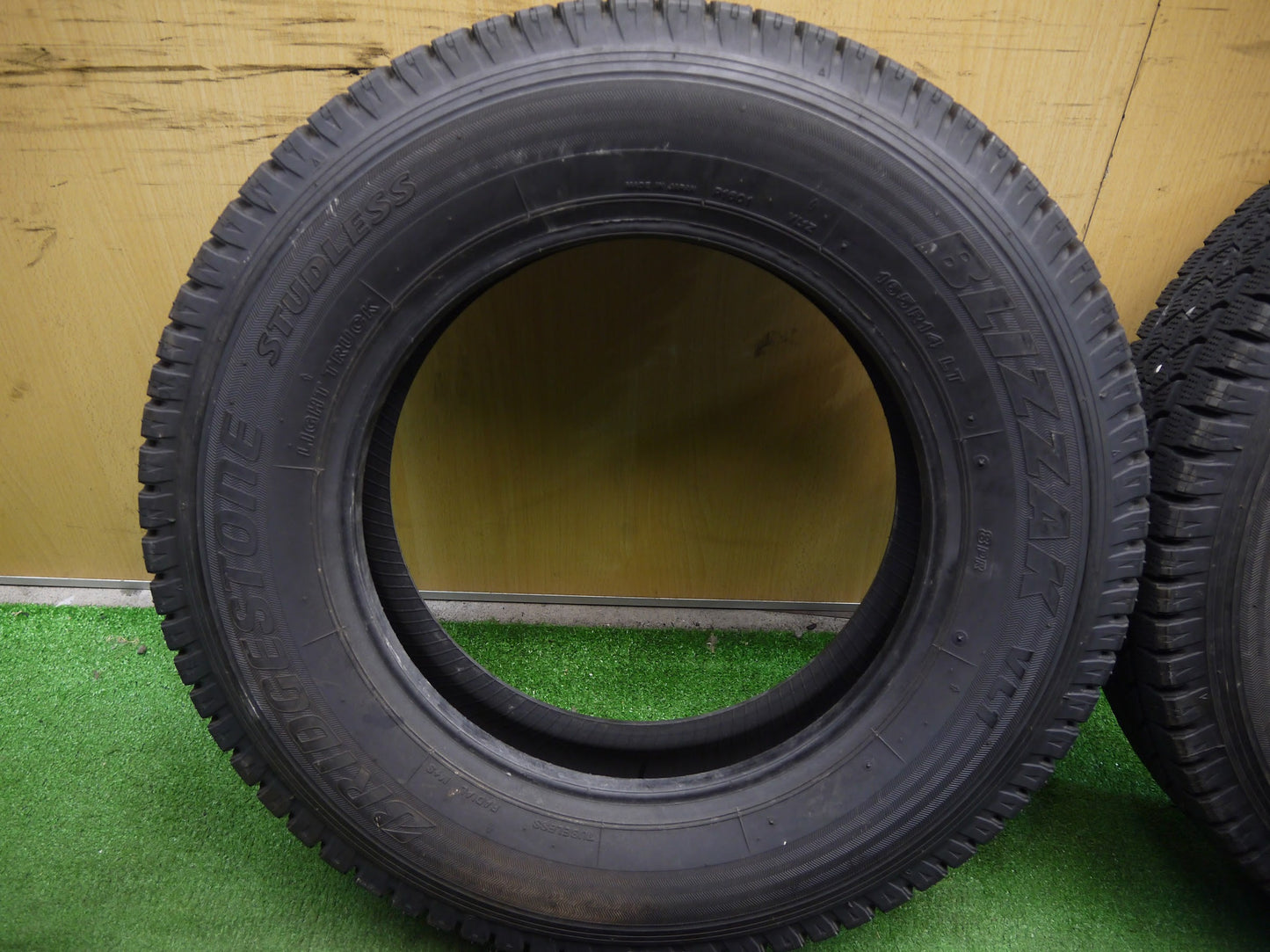 [送料無料]バリ溝！18年！9.5分★スタッドレス 165R14 8PR ブリヂストン ブリザック VL1 タイヤ 14インチ ADバン バネット ボンゴ 等★2123007クスタ