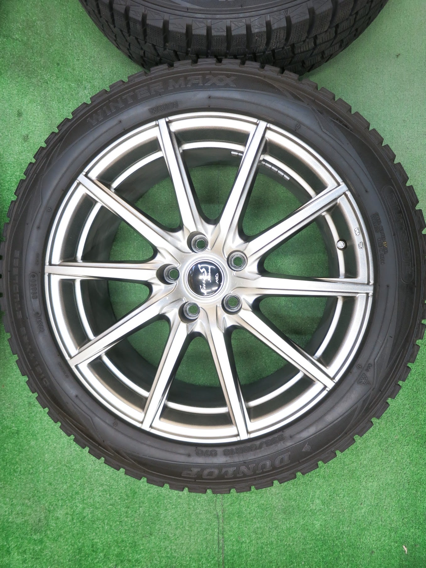 [送料無料]バリ溝！19年！キレイ！9.5分以上★スタッドレス 235/50R18 ダンロップ ウインターマックス WM01 Euro-S Stream MiD マルカ PCD114.3/5H★3022804ヒス