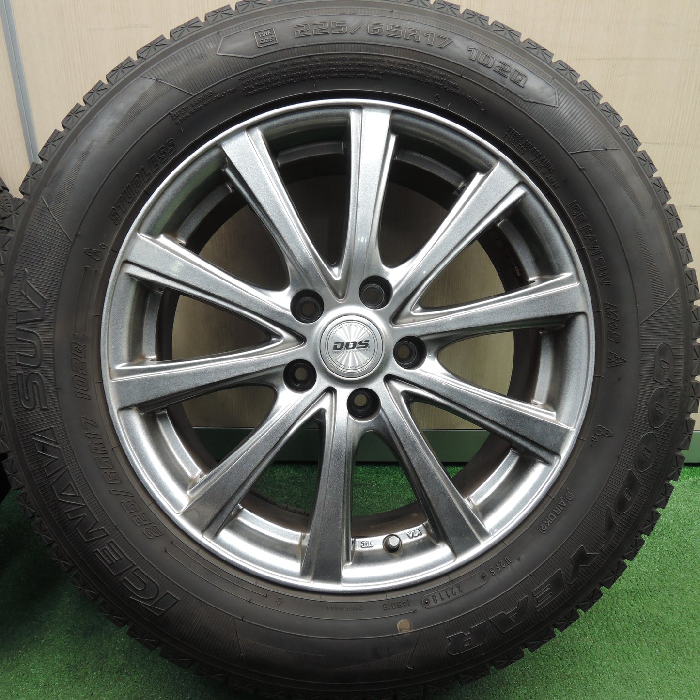 *送料無料*バリ溝！9.5分★スタッドレス 225/65R17 グッドイヤー アイスナビ SUV D.O.S. DOS 17インチ PCD114.3/5H★3122803HAス