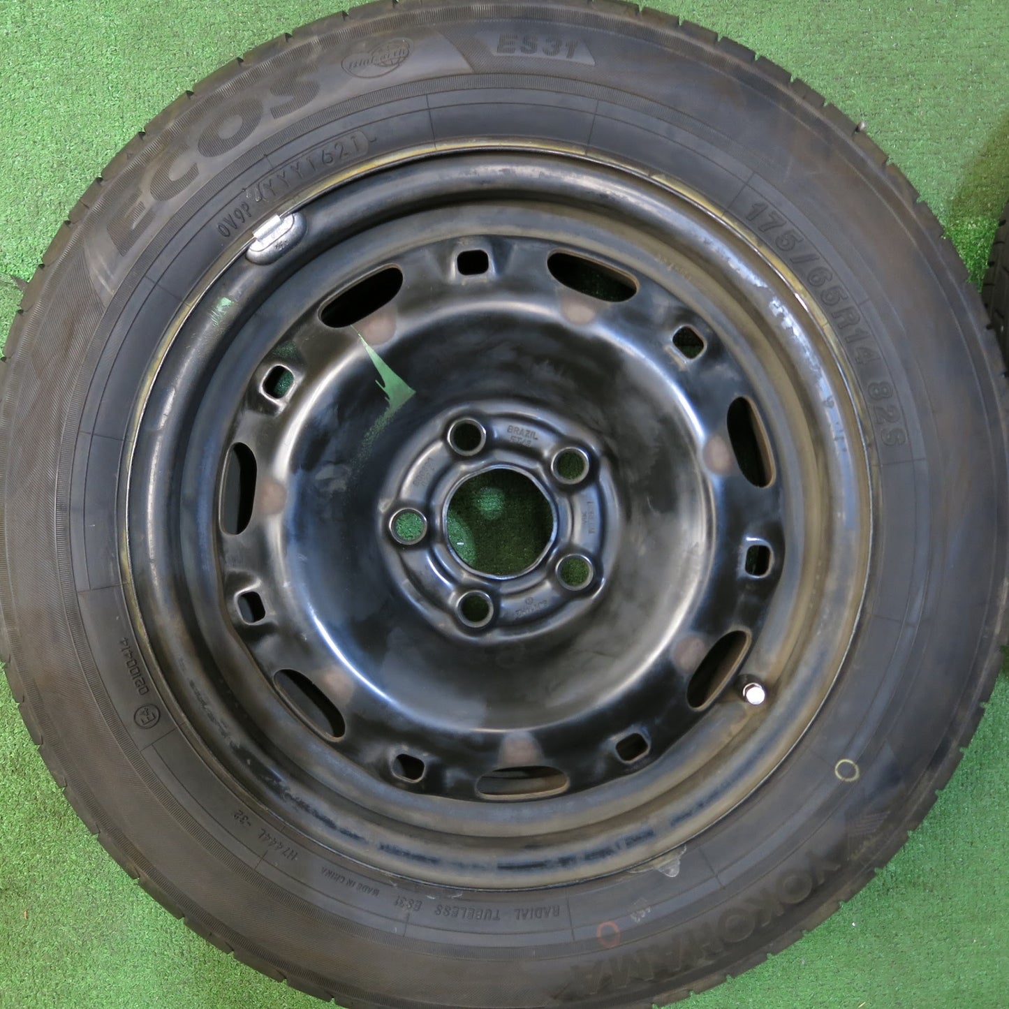 [送料無料]バリ溝！21年！9.5分★ワーゲン ポロ 純正 スチール 175/65R14 ヨコハマ エコス ES31 14インチ PCD100/5H★3042411Hノ